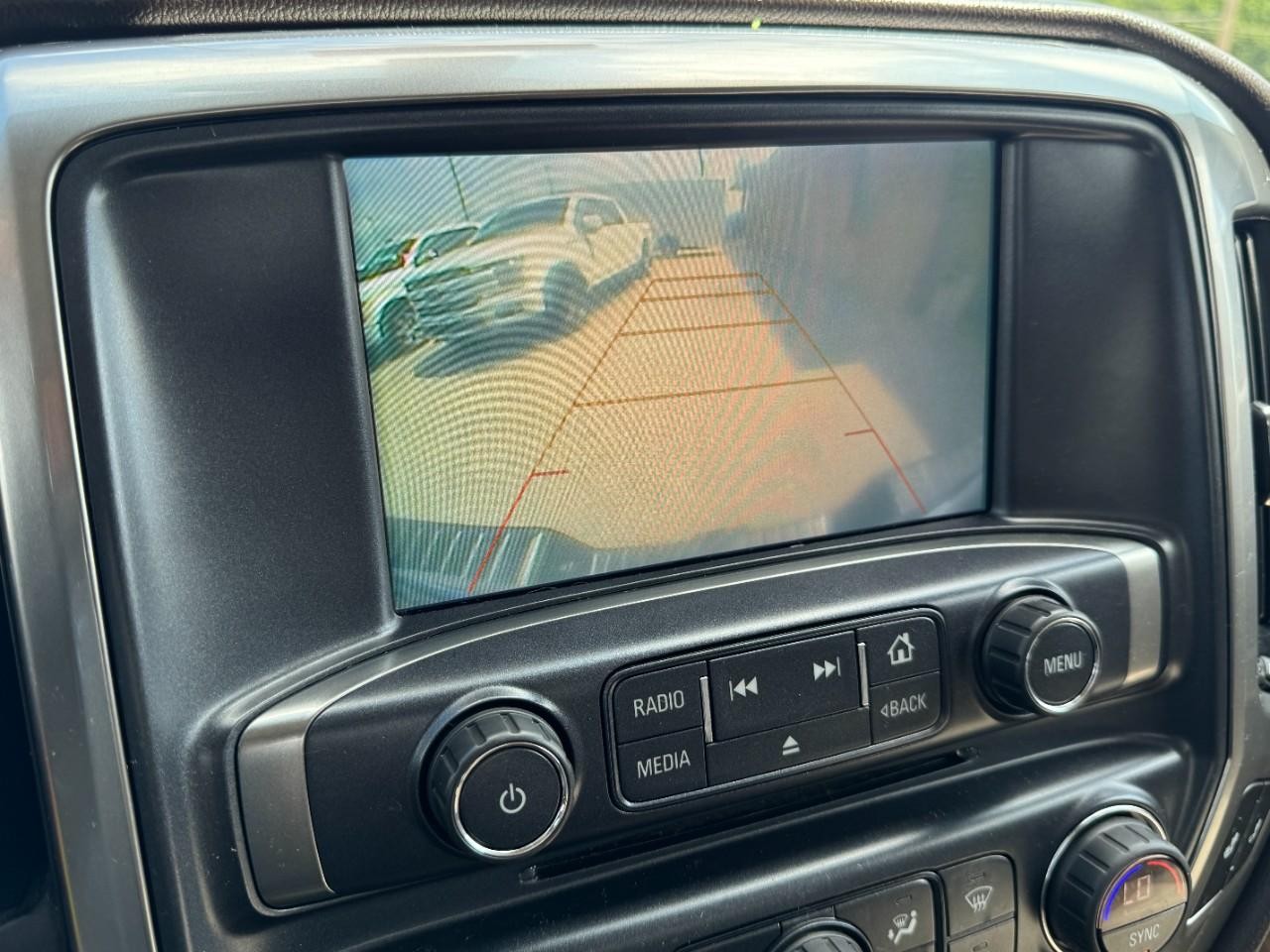 Chevrolet Silverado 1500 Vehicle Full-screen Gallery Image 19