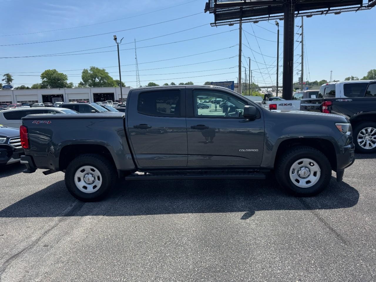 Chevrolet Colorado Vehicle Full-screen Gallery Image 02