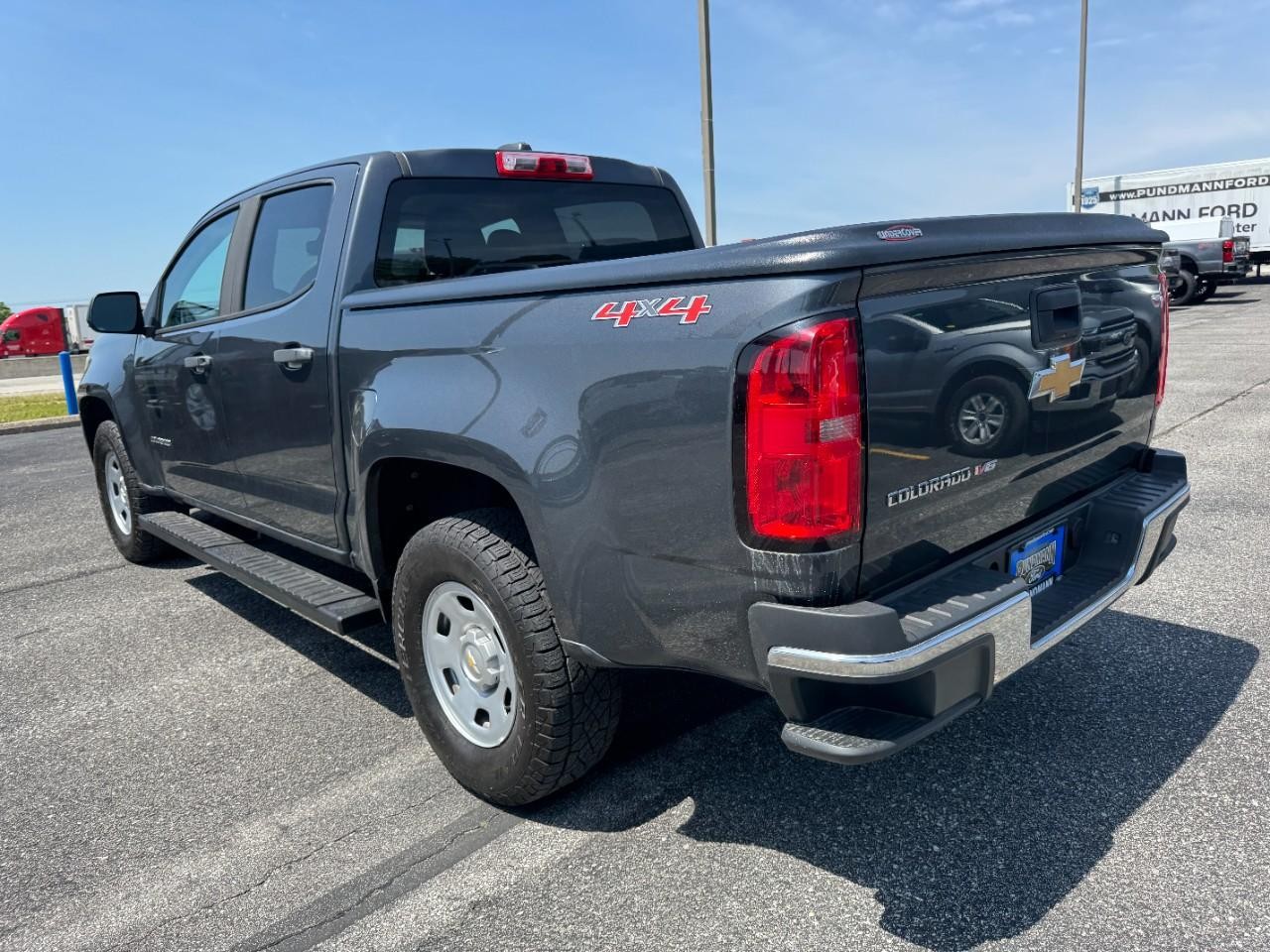 Chevrolet Colorado Vehicle Full-screen Gallery Image 05