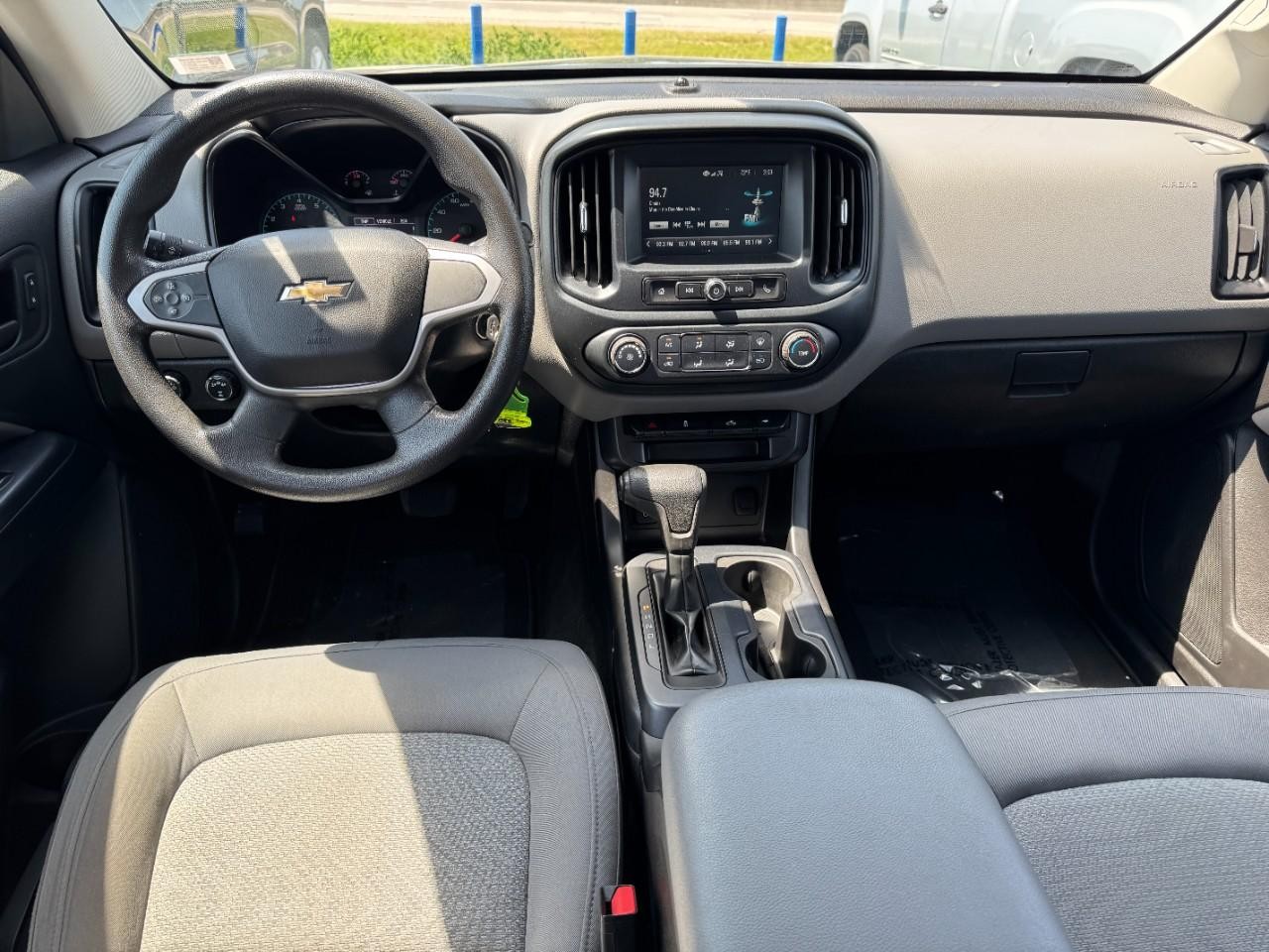 Chevrolet Colorado Vehicle Full-screen Gallery Image 12