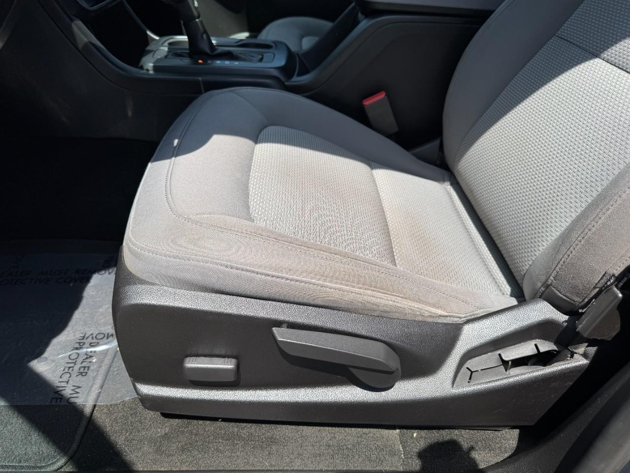 Chevrolet Colorado Vehicle Full-screen Gallery Image 15