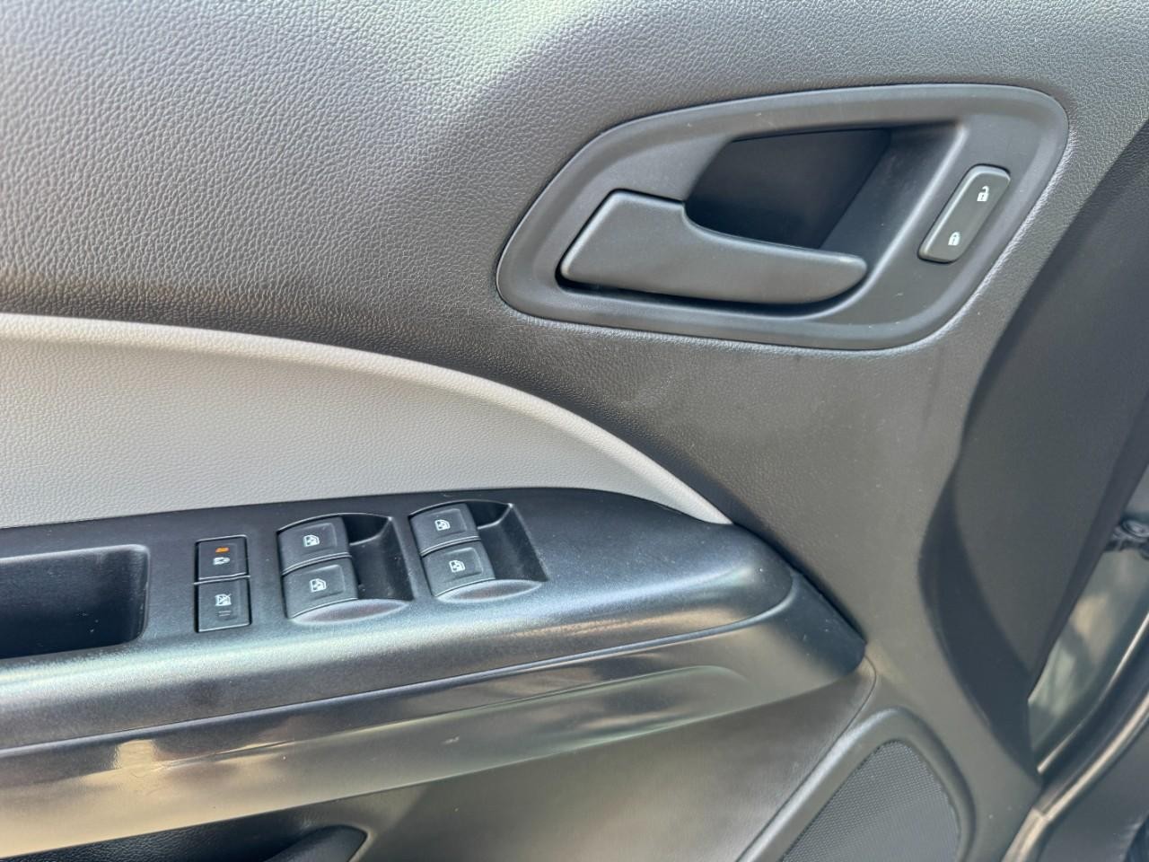 Chevrolet Colorado Vehicle Full-screen Gallery Image 16