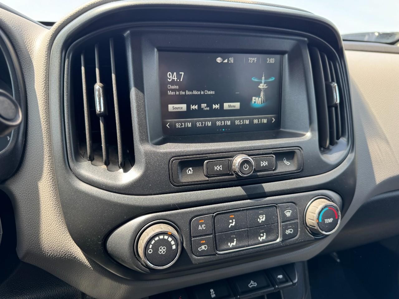 Chevrolet Colorado Vehicle Full-screen Gallery Image 18