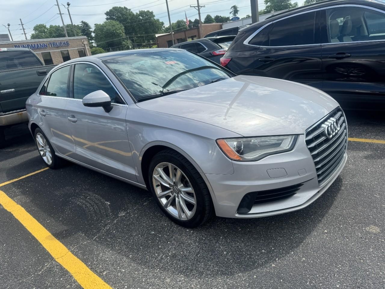 Audi A3 Vehicle Full-screen Gallery Image 02