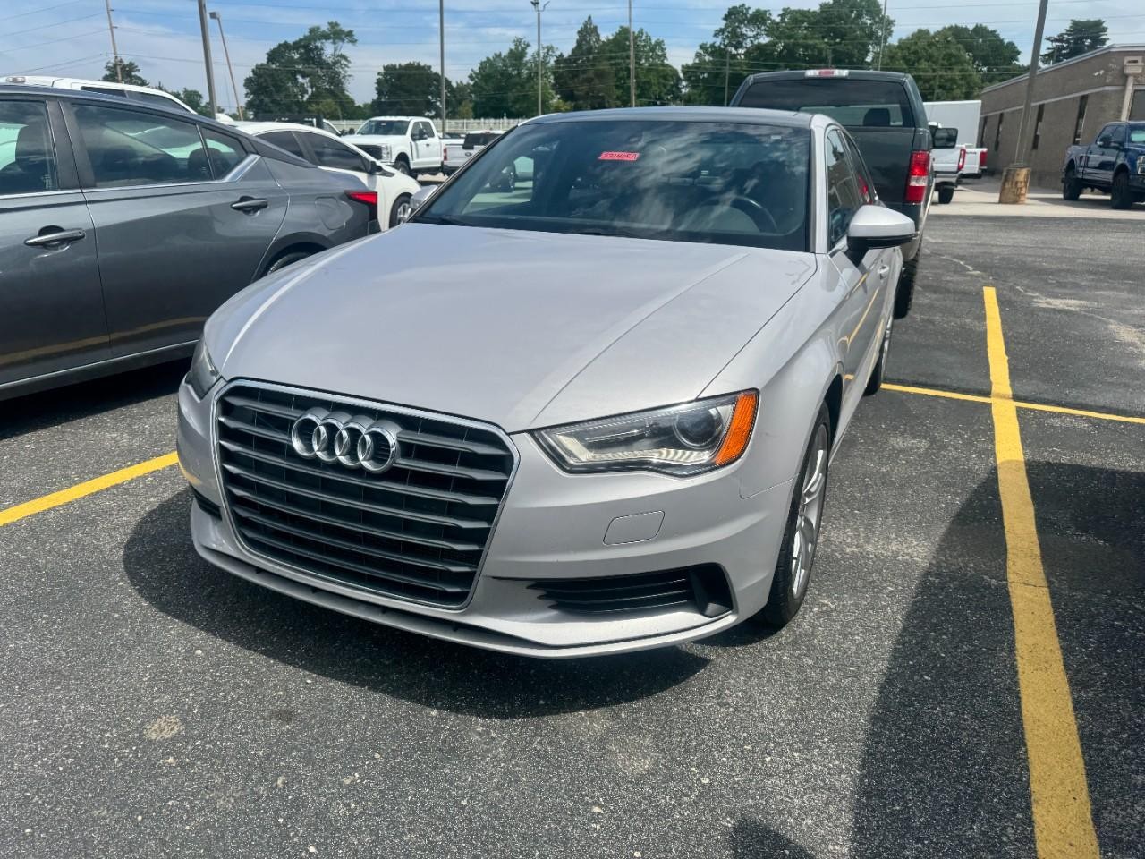 Audi A3 Vehicle Full-screen Gallery Image 09
