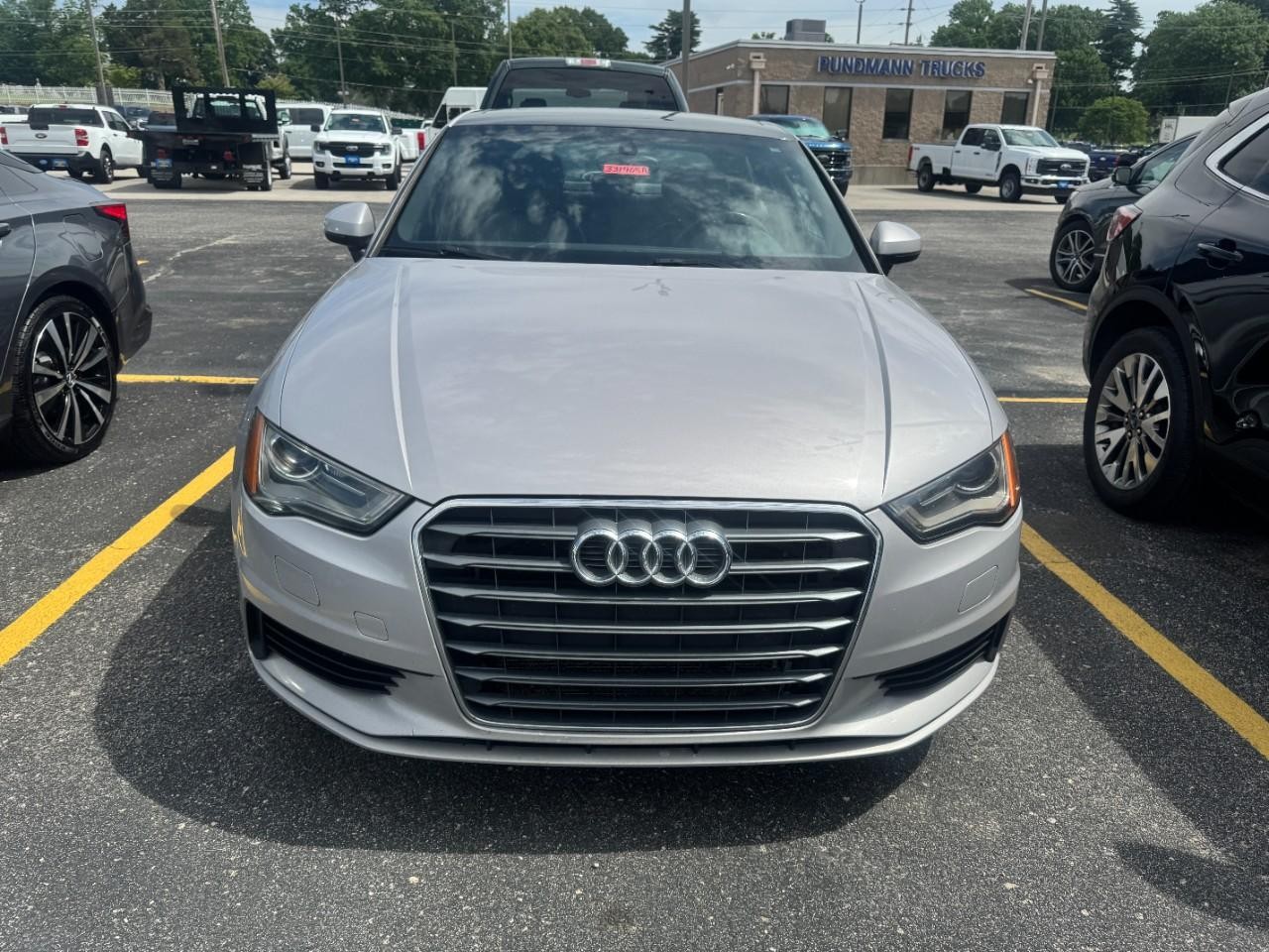 Audi A3 Vehicle Full-screen Gallery Image 10