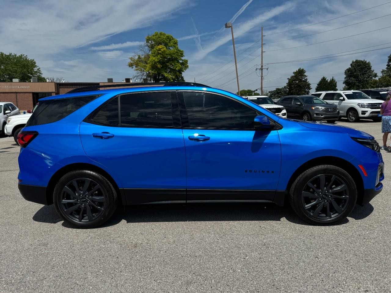 Chevrolet Equinox Vehicle Full-screen Gallery Image 02