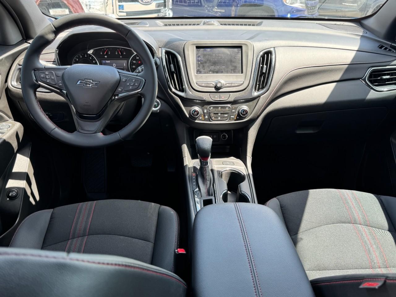Chevrolet Equinox Vehicle Full-screen Gallery Image 11