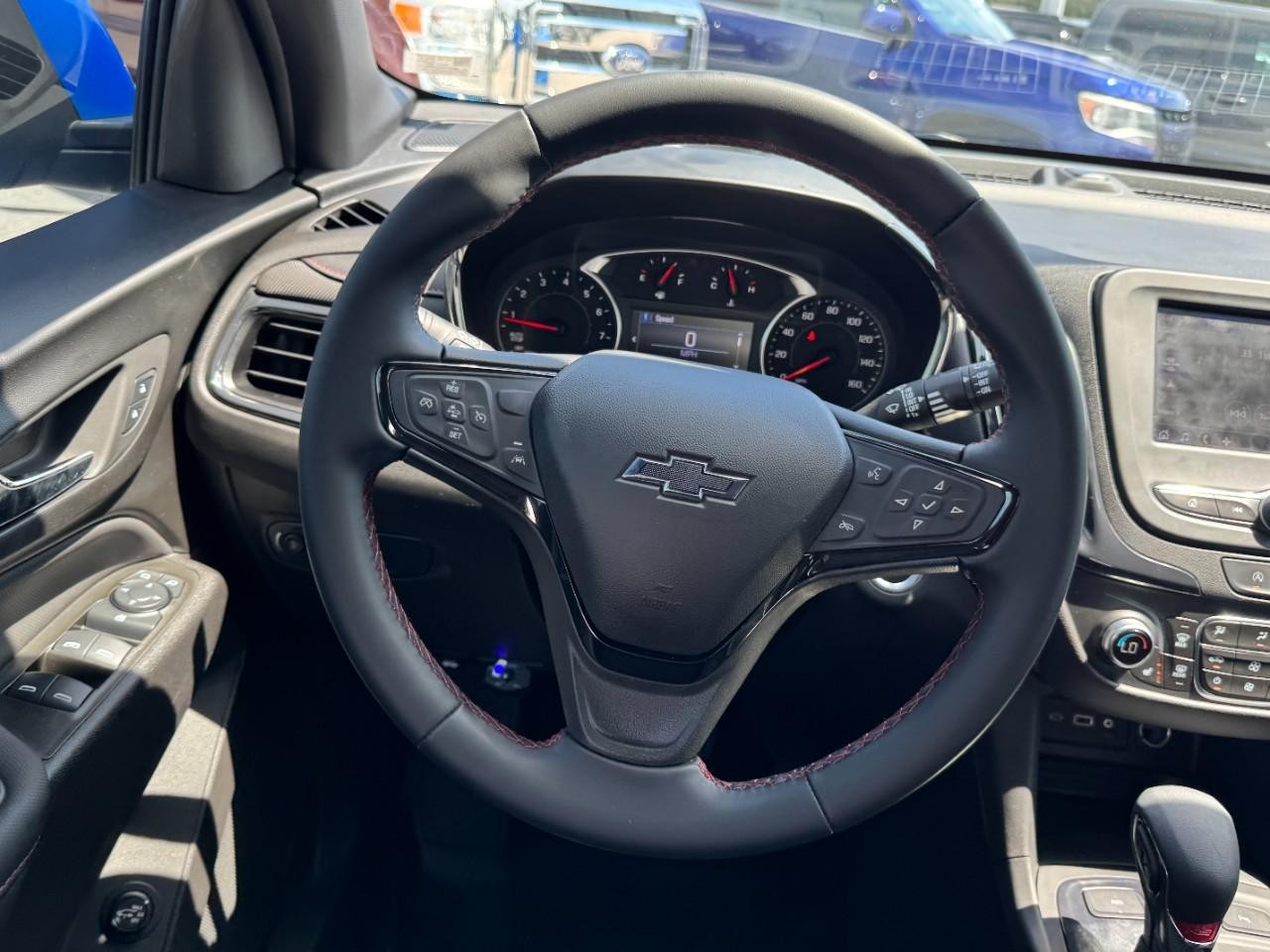 Chevrolet Equinox Vehicle Full-screen Gallery Image 12