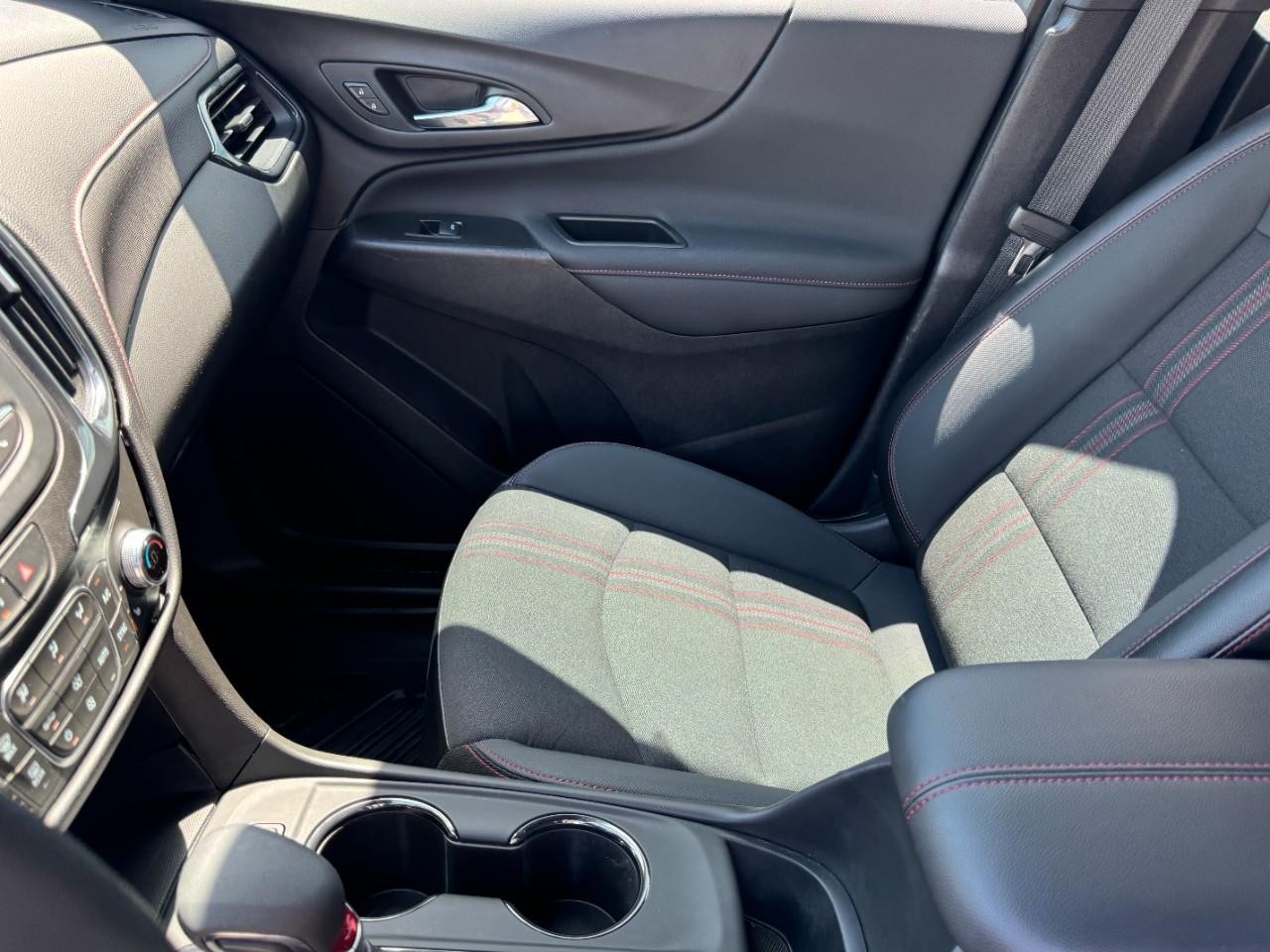 Chevrolet Equinox Vehicle Full-screen Gallery Image 13