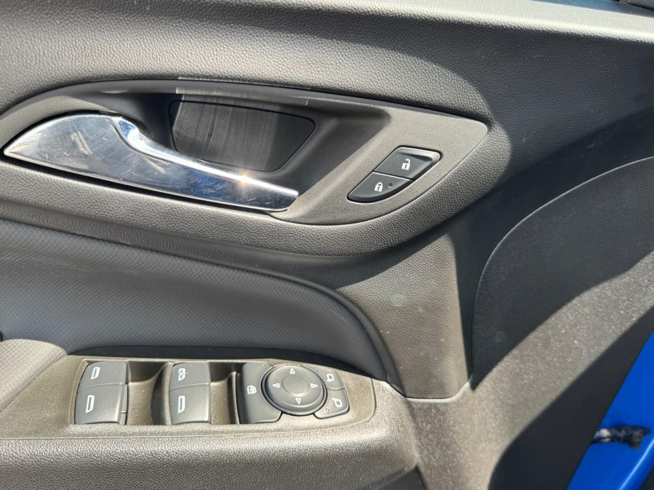 Chevrolet Equinox Vehicle Full-screen Gallery Image 15