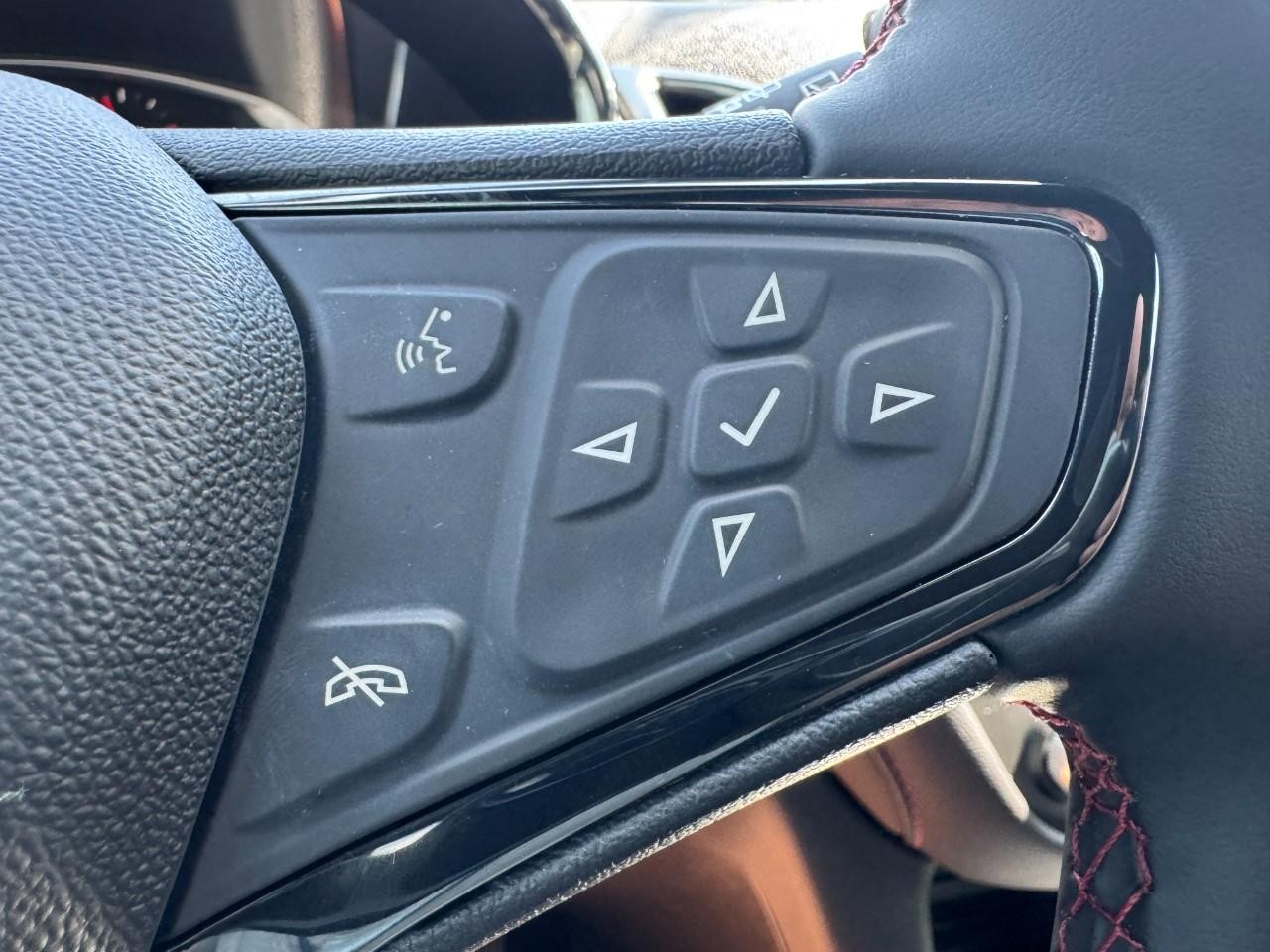 Chevrolet Equinox Vehicle Full-screen Gallery Image 17