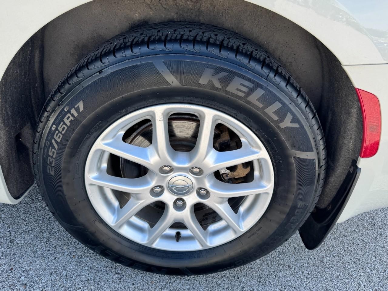 Chrysler Pacifica Vehicle Full-screen Gallery Image 07