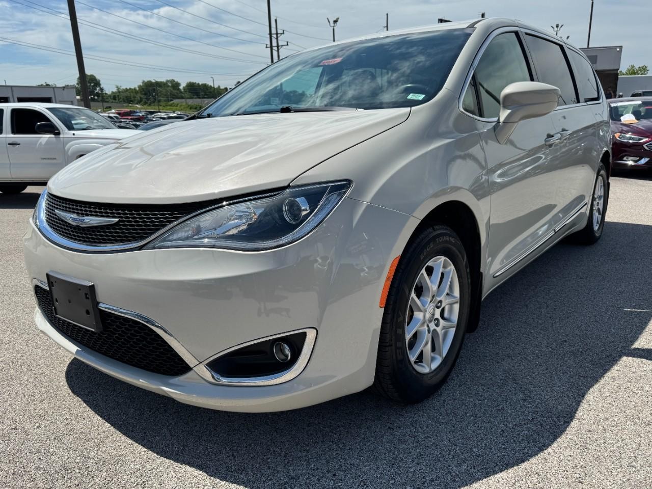 Chrysler Pacifica Vehicle Full-screen Gallery Image 08