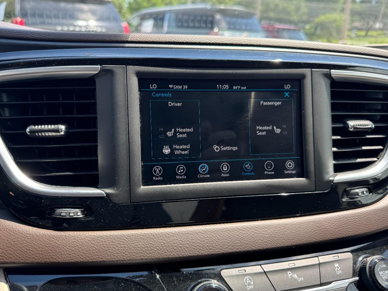 Chrysler Pacifica Vehicle Full-screen Gallery Image 21