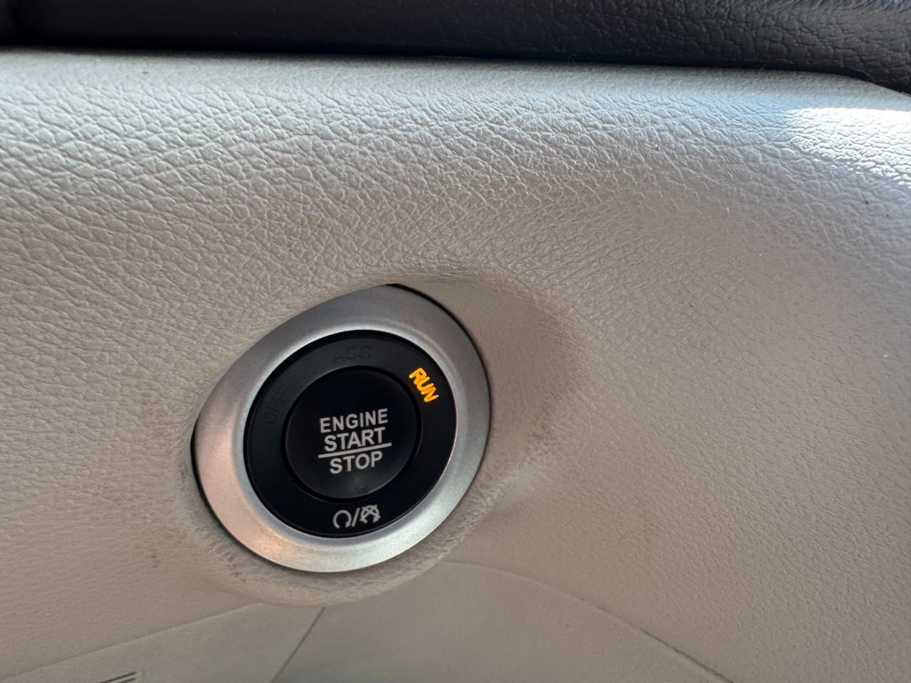 Chrysler Pacifica Vehicle Full-screen Gallery Image 22