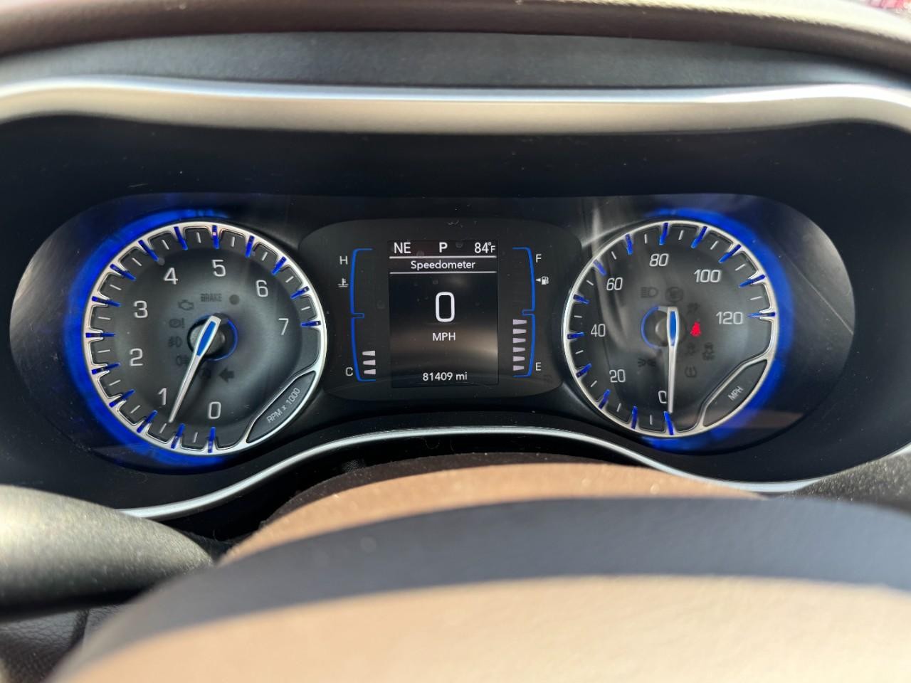 Chrysler Pacifica Vehicle Full-screen Gallery Image 24