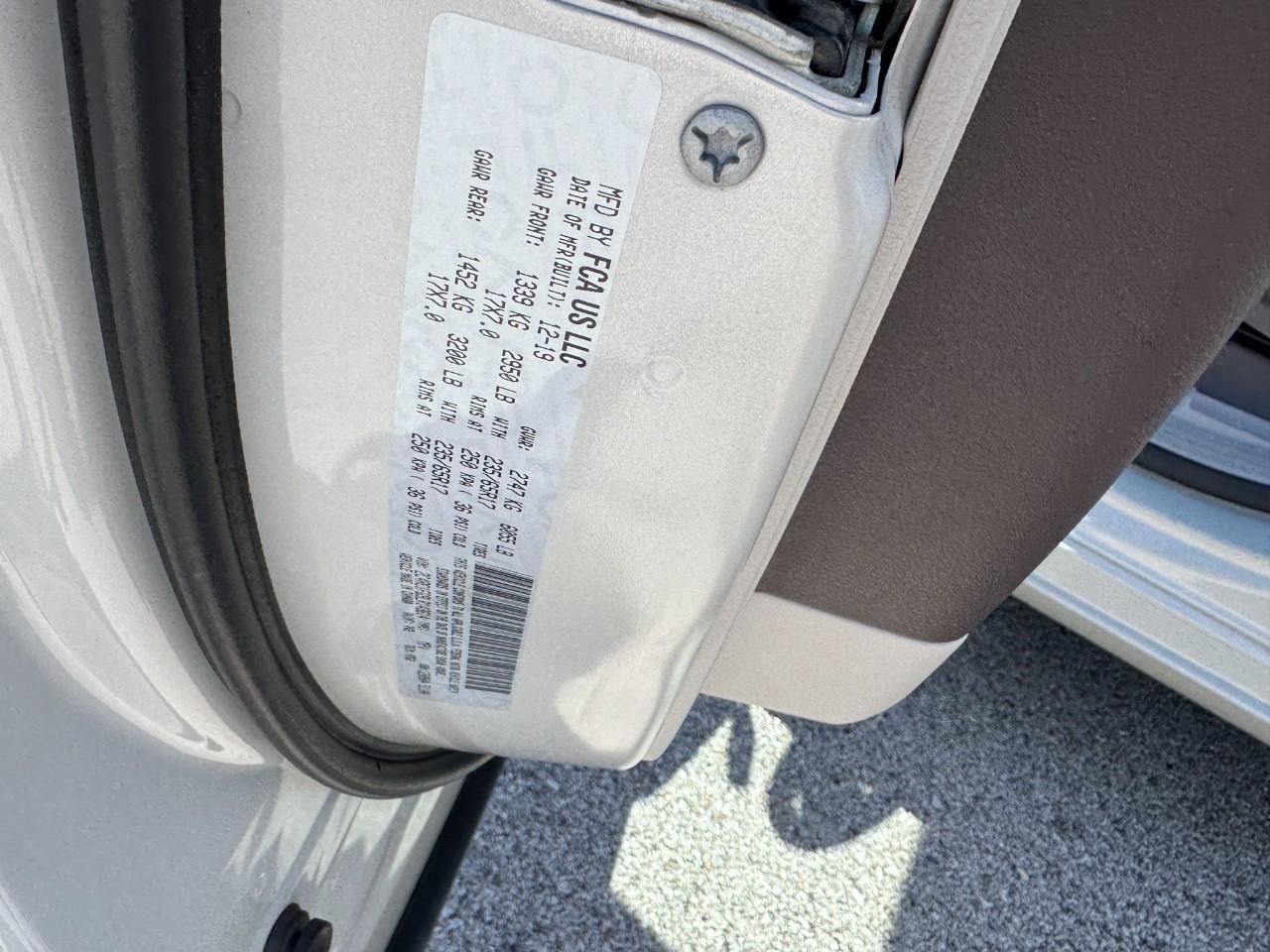 Chrysler Pacifica Vehicle Full-screen Gallery Image 25