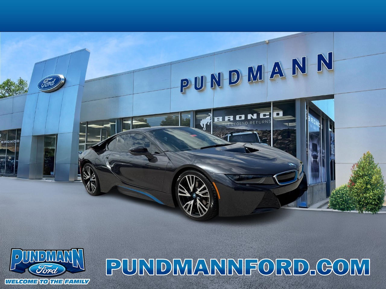 BMW i8 Vehicle Full-screen Gallery Image 01
