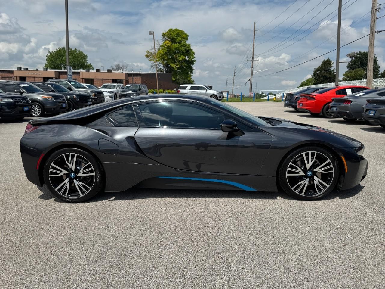 BMW i8 Vehicle Full-screen Gallery Image 02