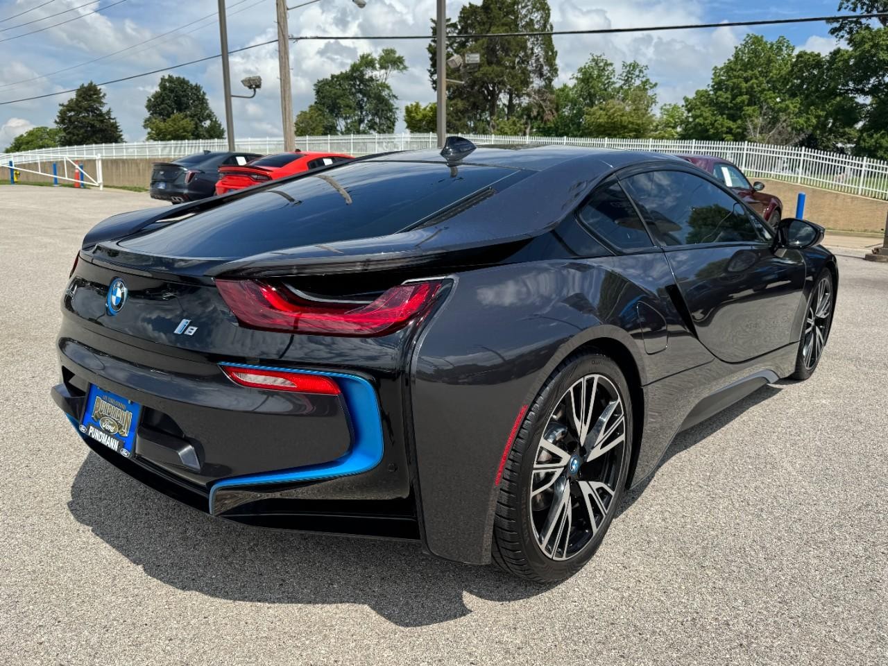 BMW i8 Vehicle Full-screen Gallery Image 03