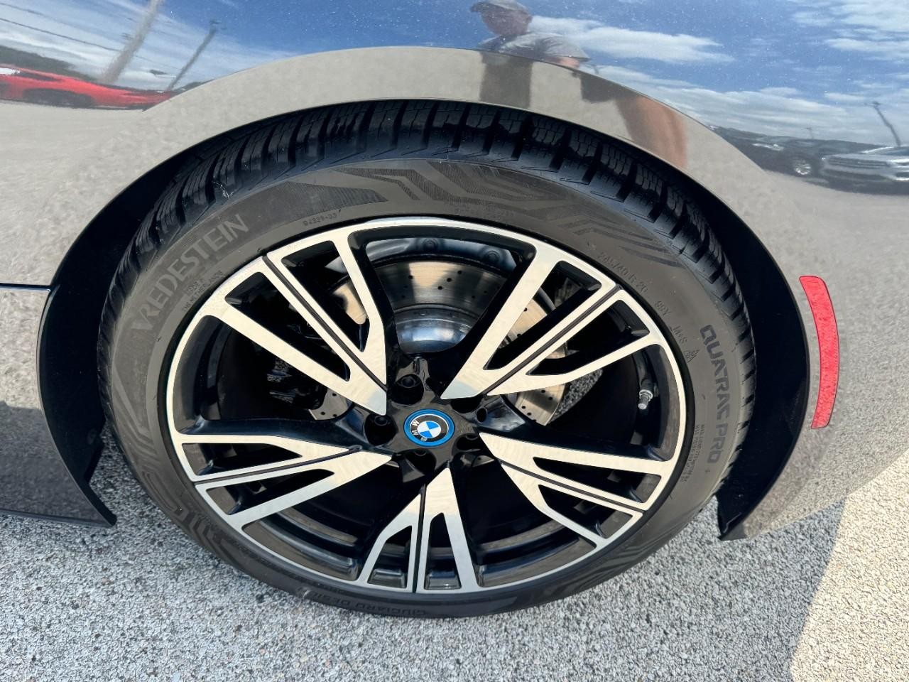 BMW i8 Vehicle Full-screen Gallery Image 06