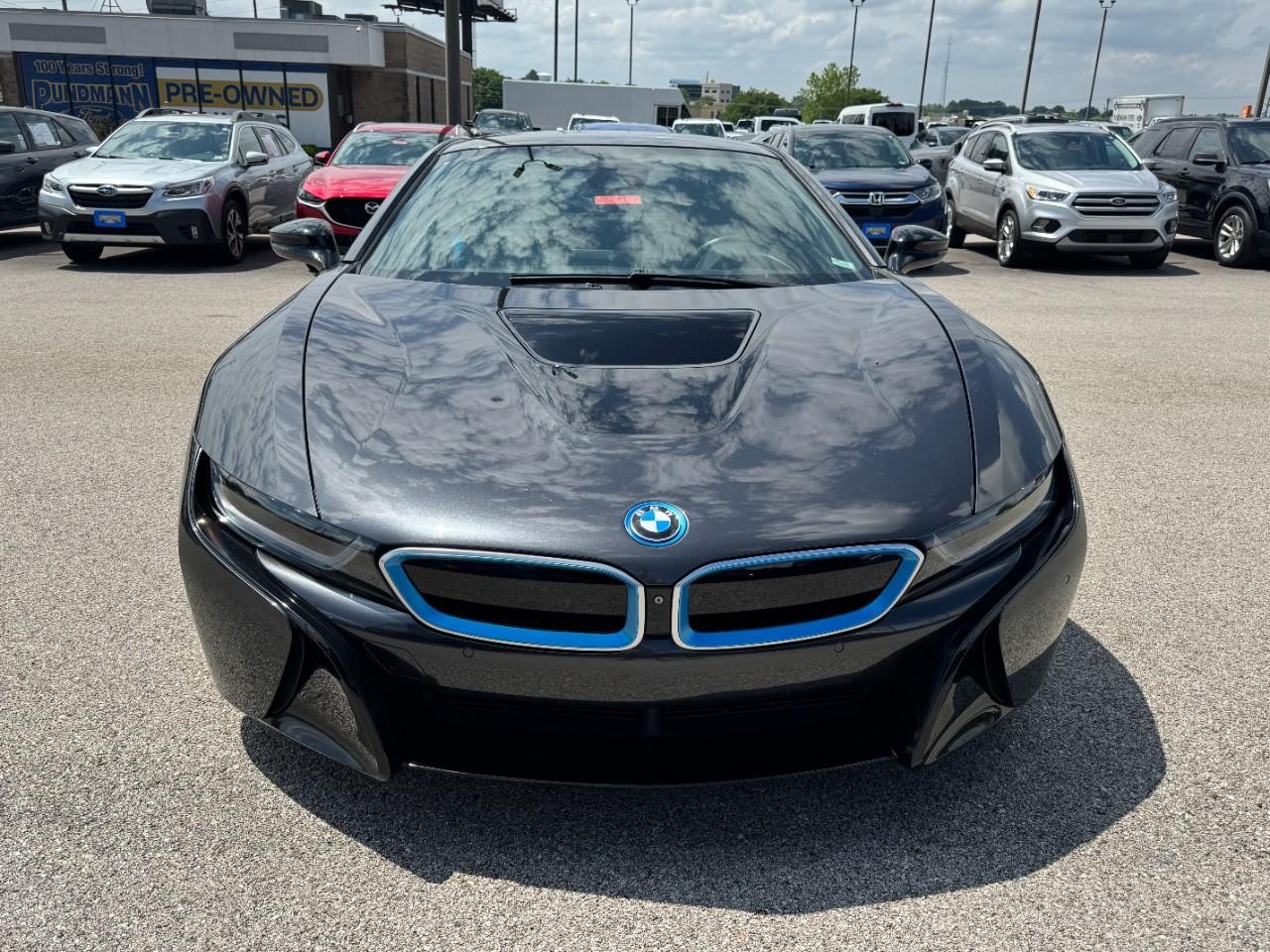 BMW i8 Vehicle Full-screen Gallery Image 08