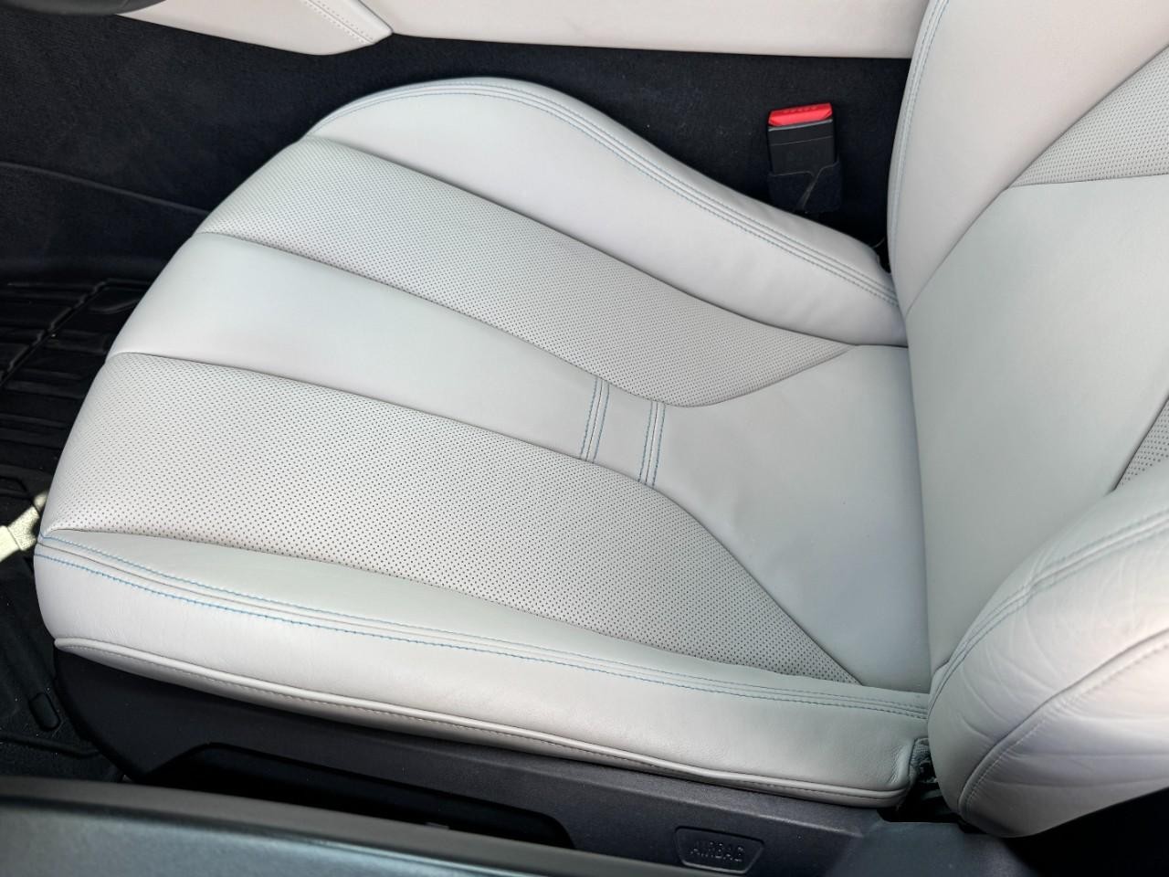 BMW i8 Vehicle Full-screen Gallery Image 10