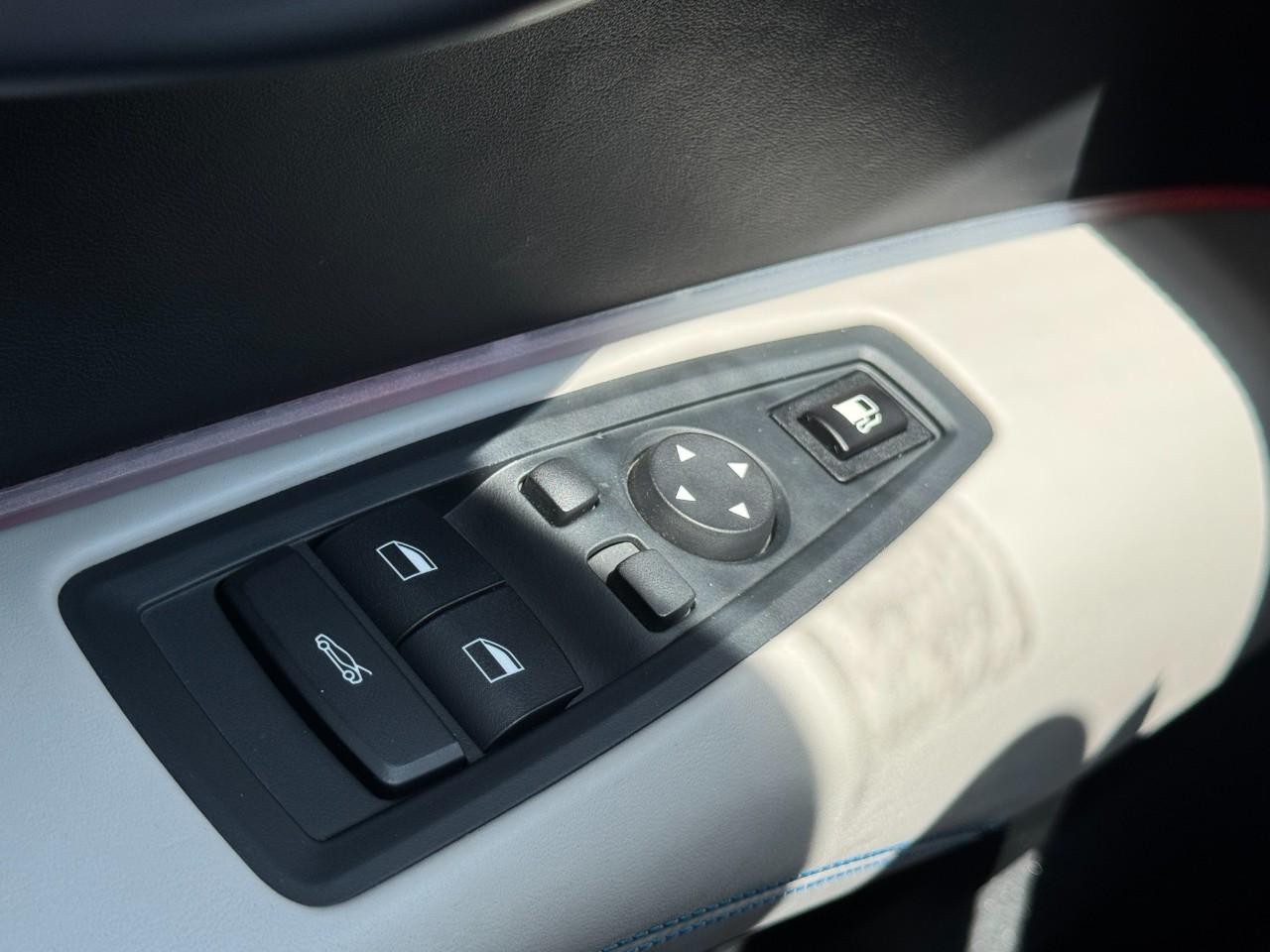 BMW i8 Vehicle Full-screen Gallery Image 13