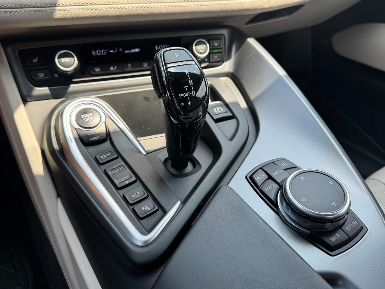 BMW i8 Vehicle Full-screen Gallery Image 16