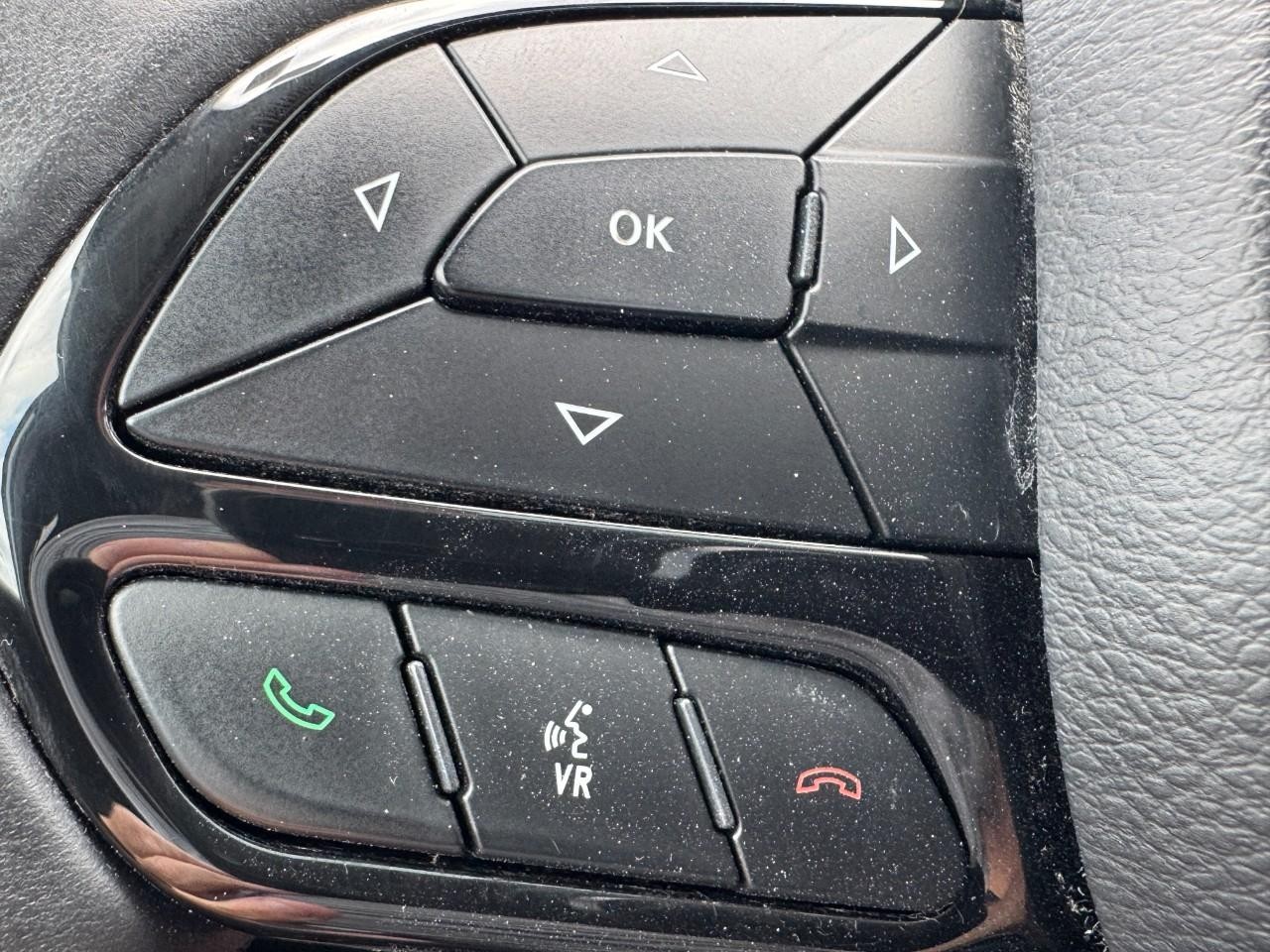 Chrysler Pacifica Vehicle Full-screen Gallery Image 18