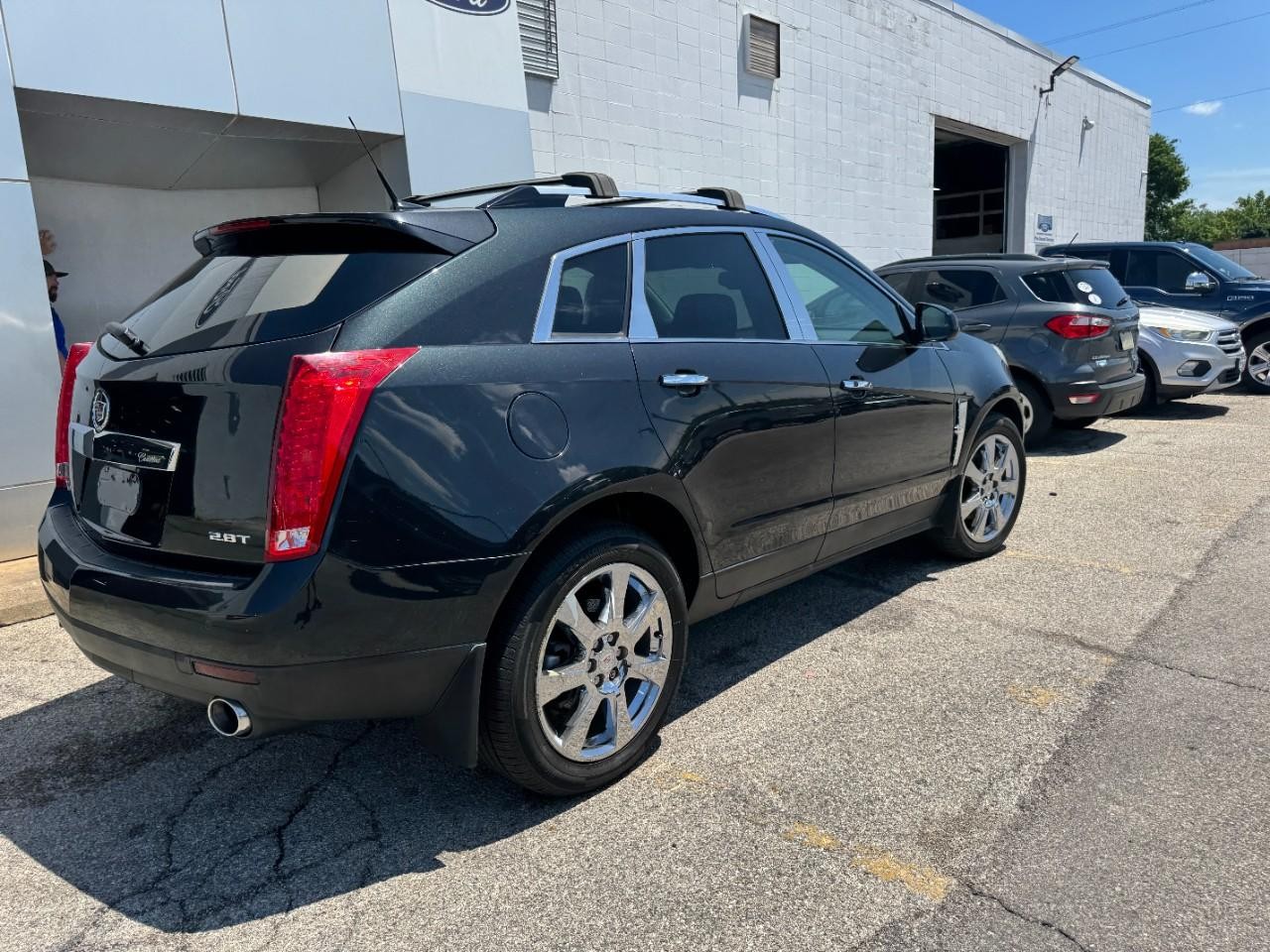 Cadillac SRX Vehicle Full-screen Gallery Image 05