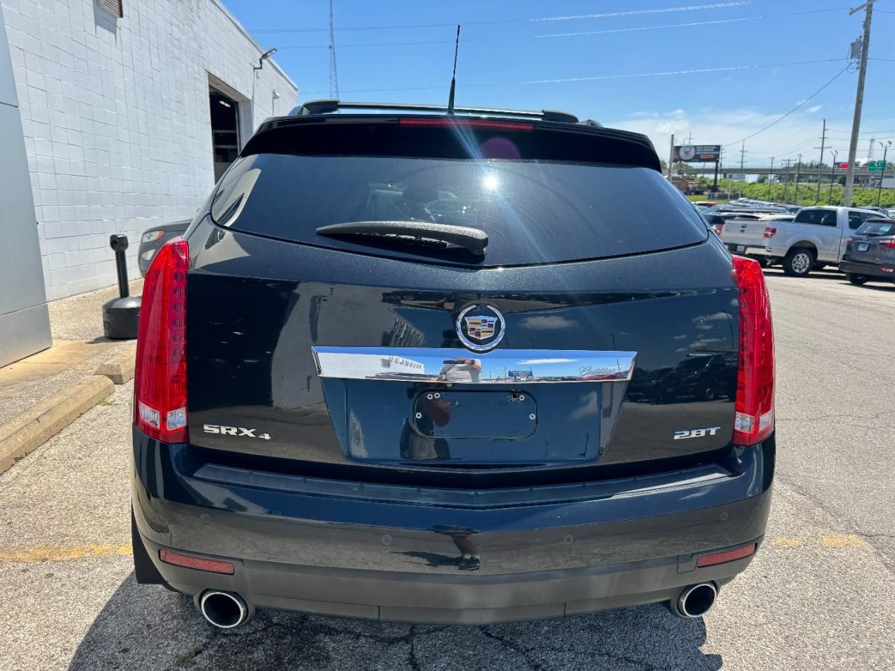 Cadillac SRX Vehicle Full-screen Gallery Image 06