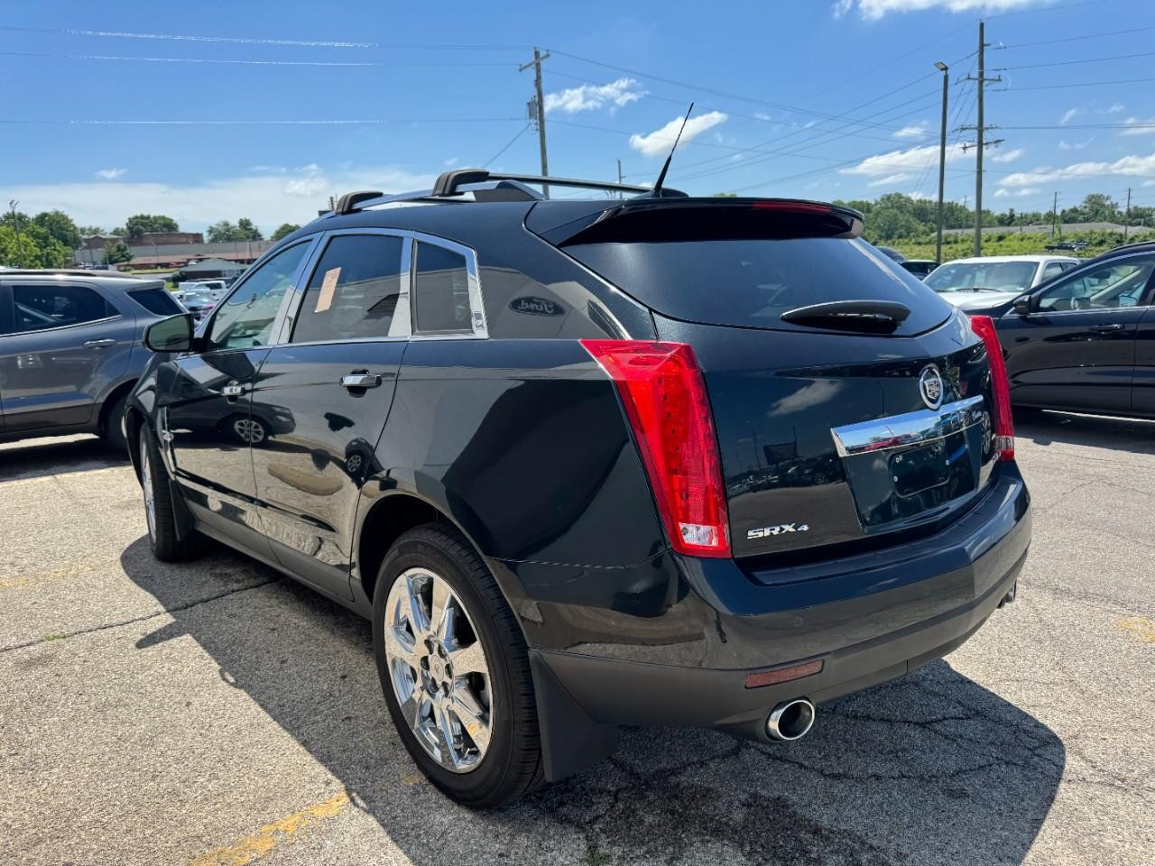 Cadillac SRX Vehicle Full-screen Gallery Image 07