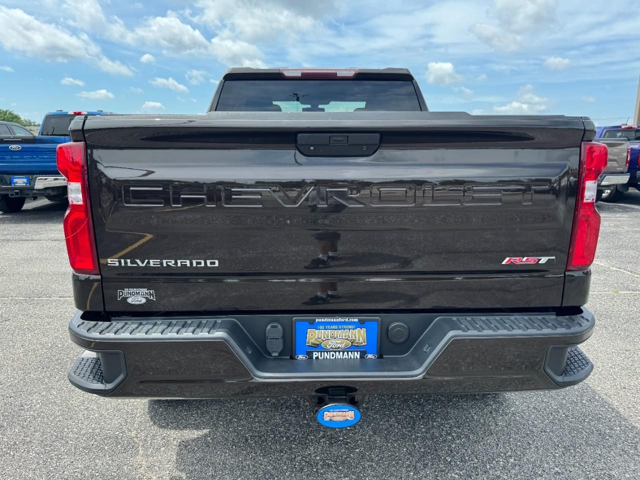 Chevrolet Silverado 1500 Vehicle Full-screen Gallery Image 04