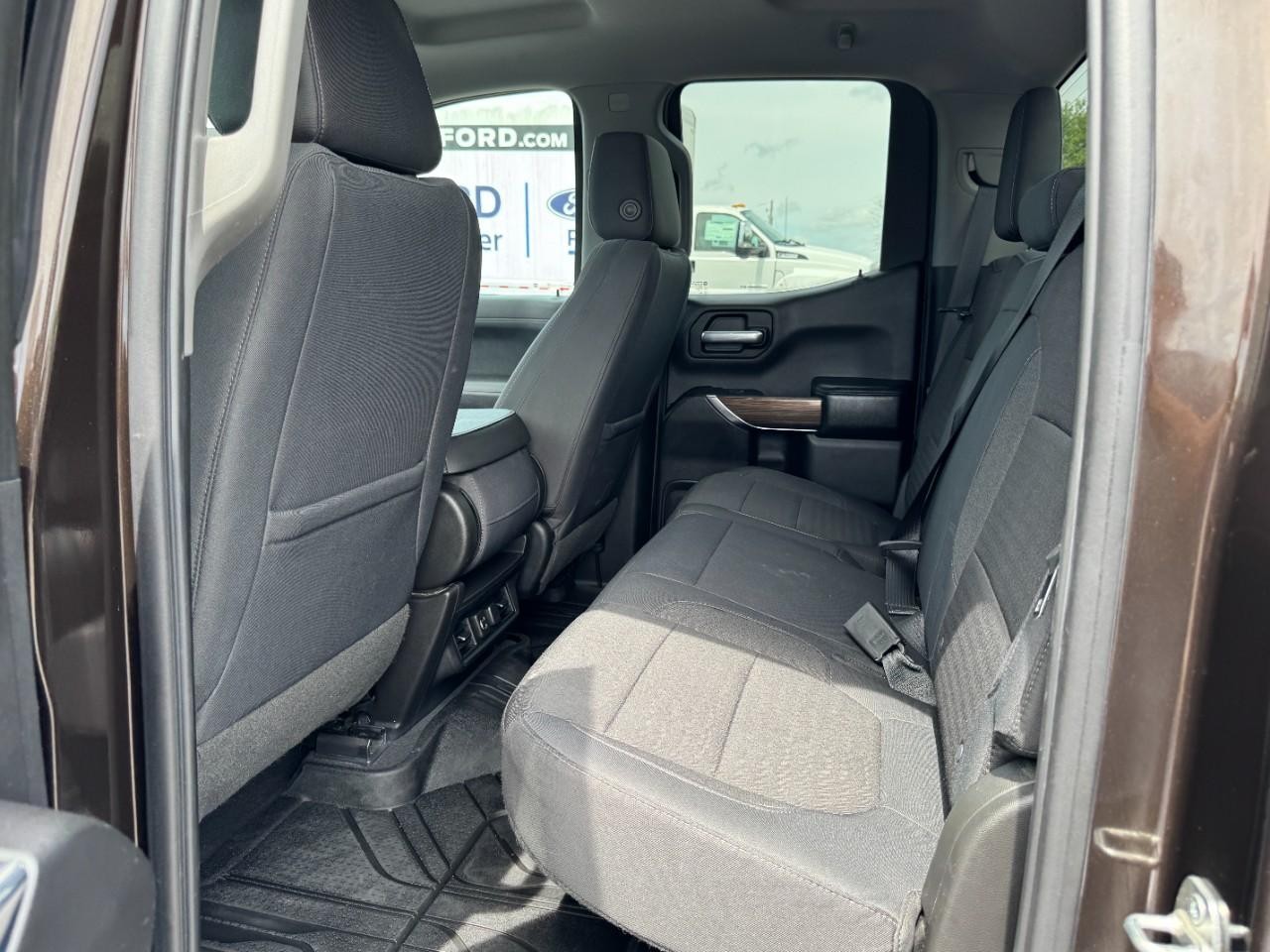 Chevrolet Silverado 1500 Vehicle Full-screen Gallery Image 10