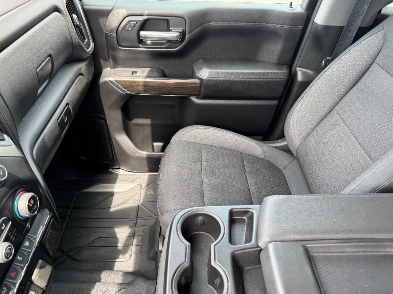 Chevrolet Silverado 1500 Vehicle Full-screen Gallery Image 11