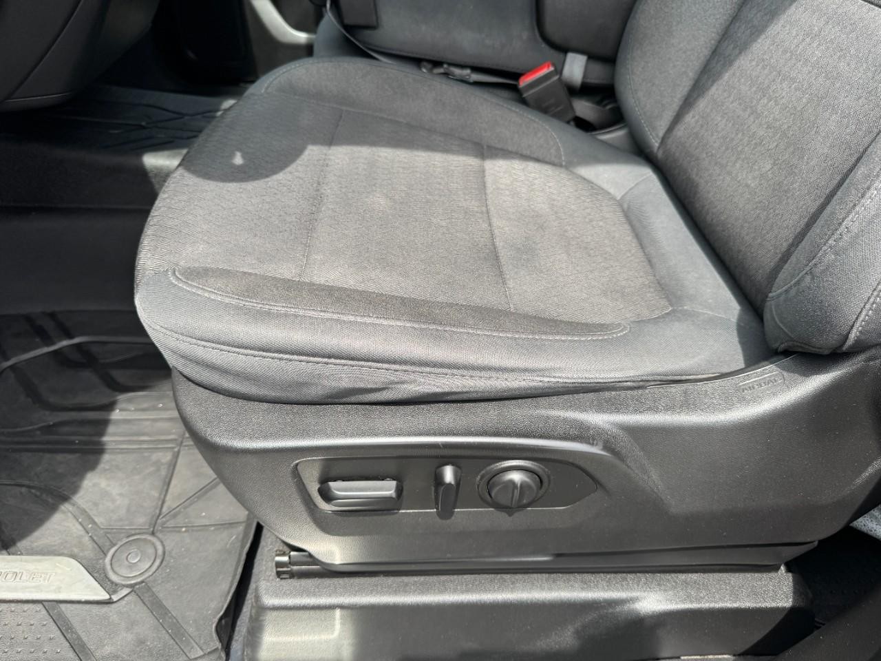 Chevrolet Silverado 1500 Vehicle Full-screen Gallery Image 12