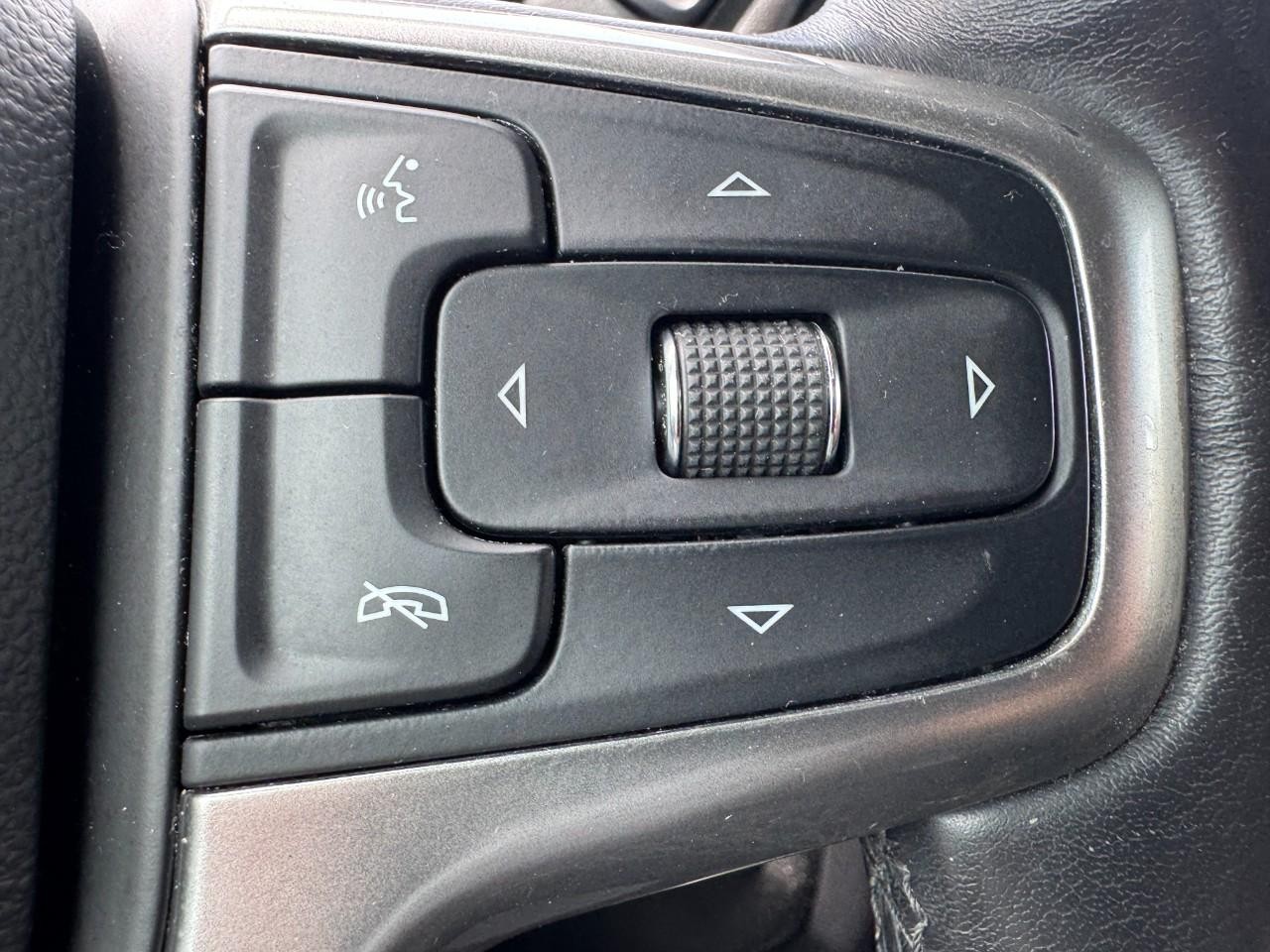 Chevrolet Silverado 1500 Vehicle Full-screen Gallery Image 16
