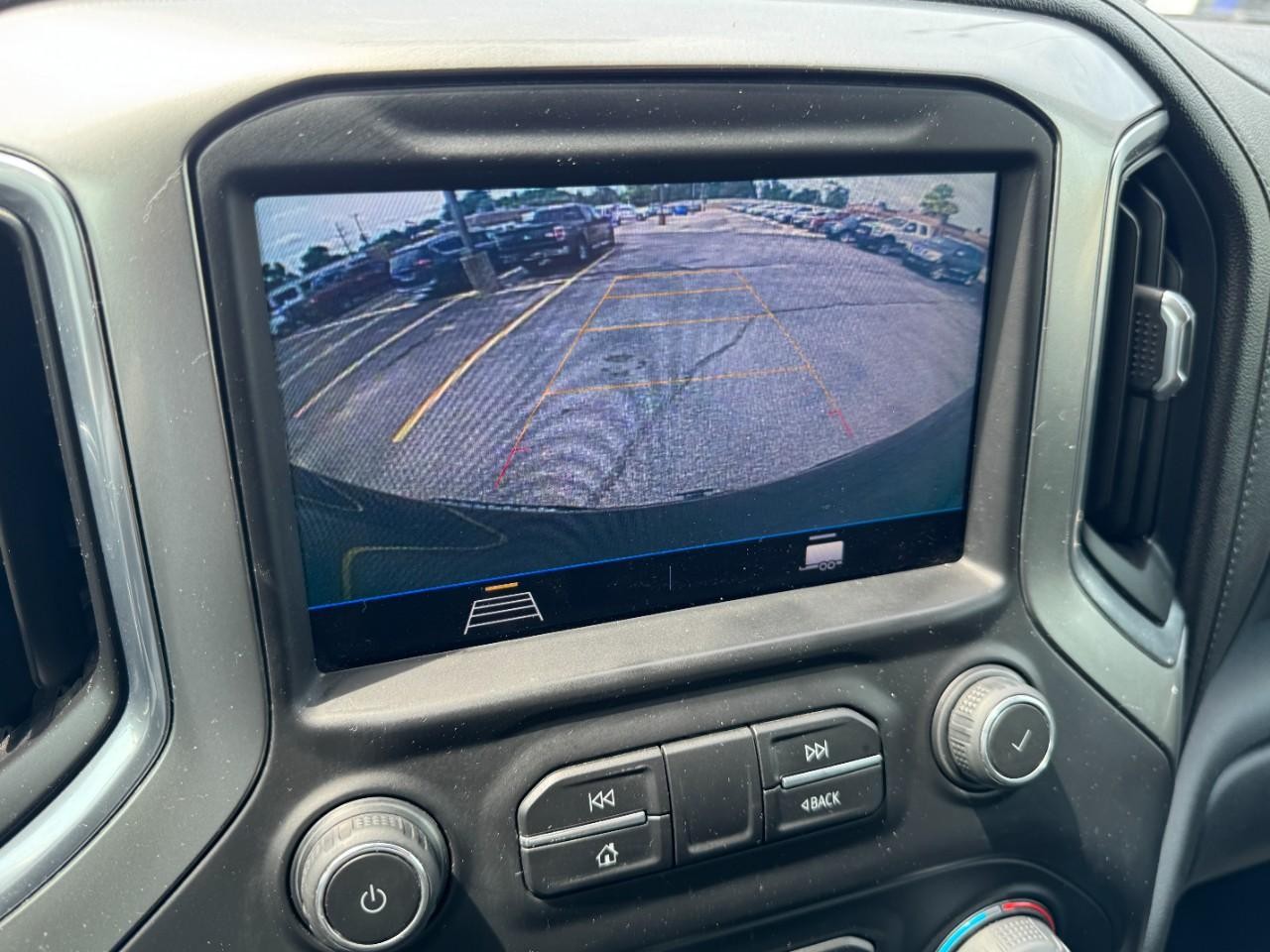 Chevrolet Silverado 1500 Vehicle Full-screen Gallery Image 19