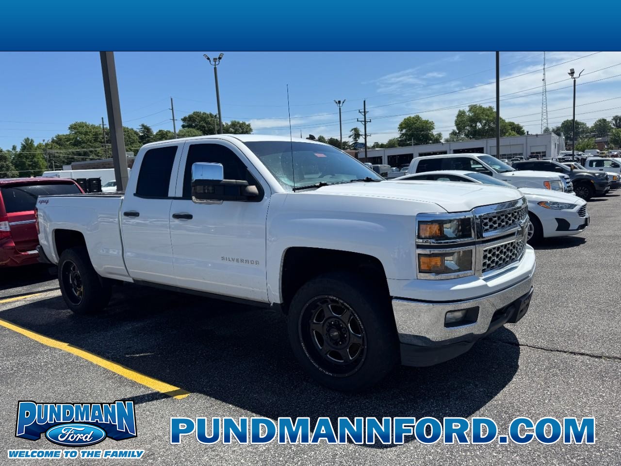 Chevrolet Silverado 1500 Vehicle Full-screen Gallery Image 01