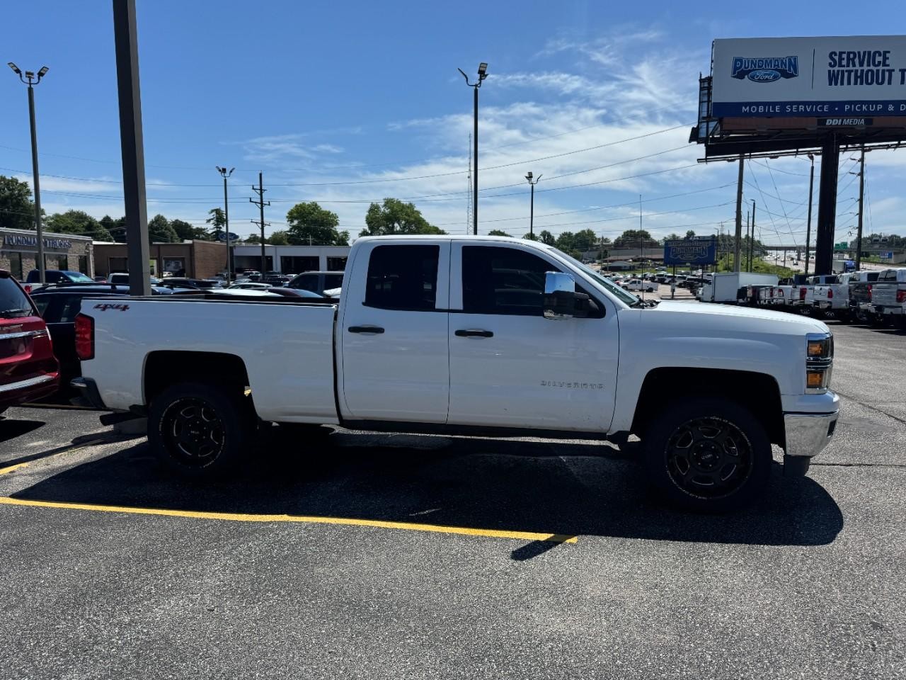 Chevrolet Silverado 1500 Vehicle Full-screen Gallery Image 03