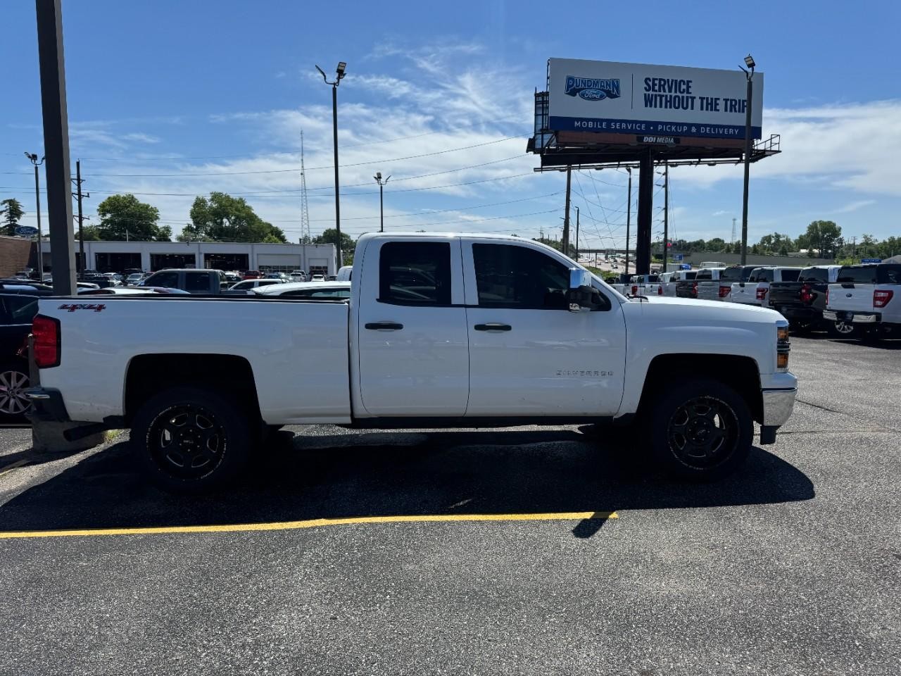Chevrolet Silverado 1500 Vehicle Full-screen Gallery Image 04