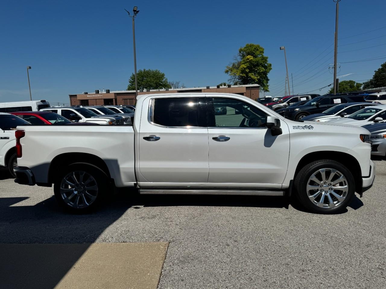 Chevrolet Silverado 1500 LTD Vehicle Full-screen Gallery Image 02
