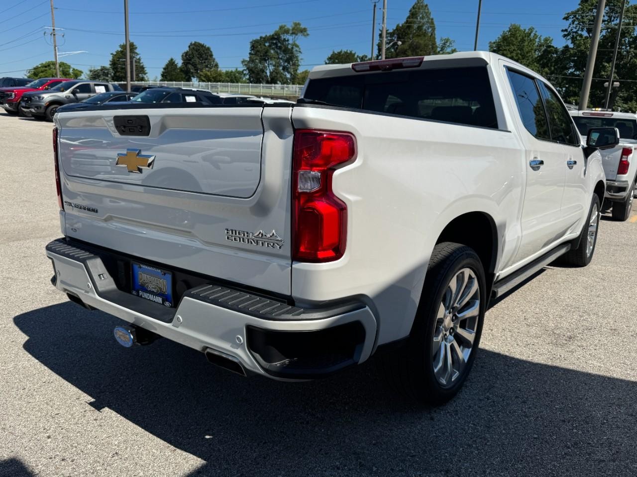Chevrolet Silverado 1500 LTD Vehicle Full-screen Gallery Image 03