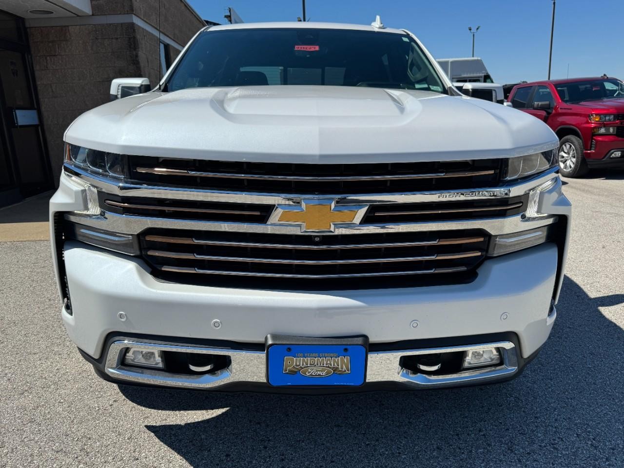 Chevrolet Silverado 1500 LTD Vehicle Full-screen Gallery Image 09