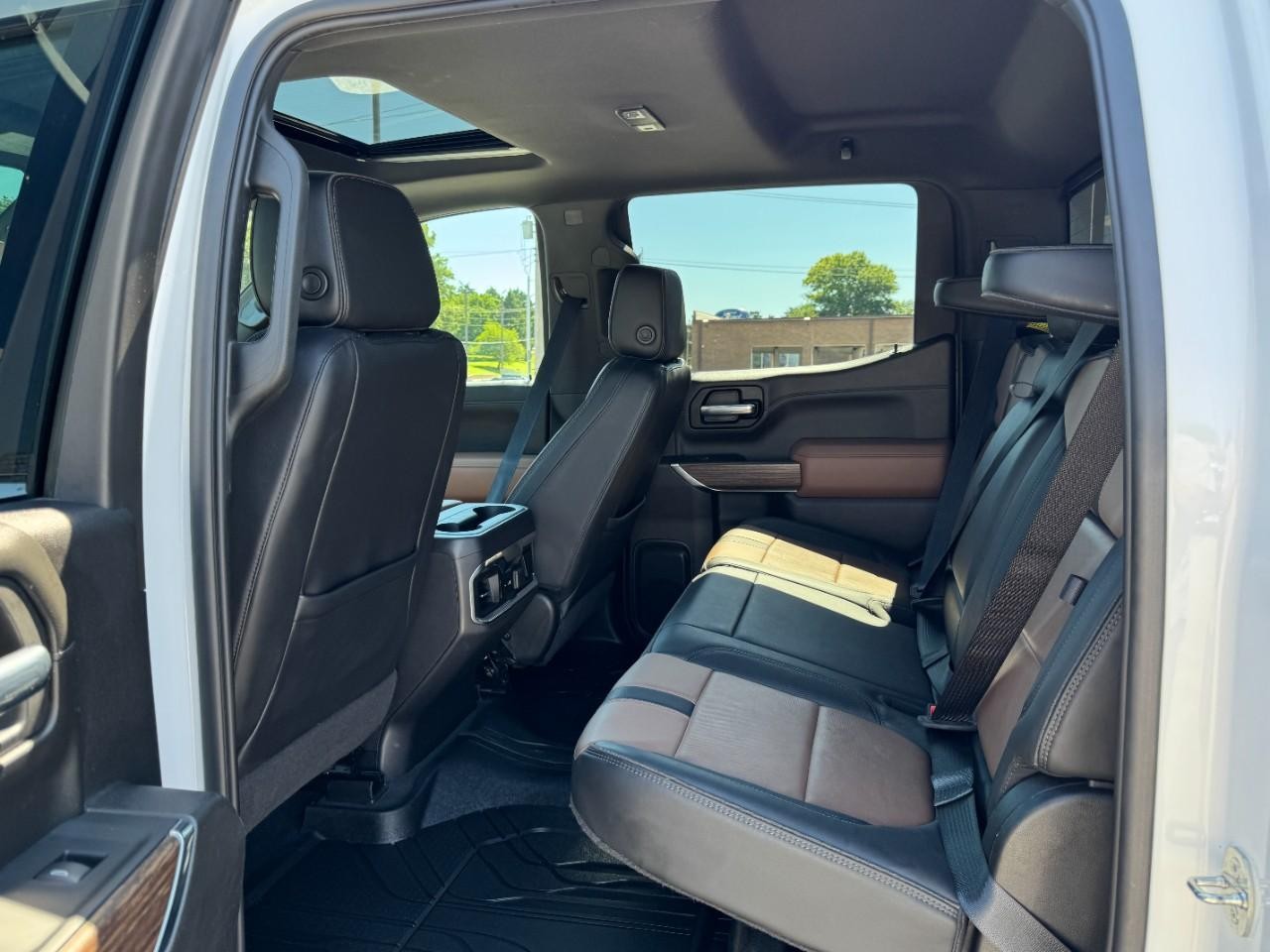 Chevrolet Silverado 1500 LTD Vehicle Full-screen Gallery Image 10