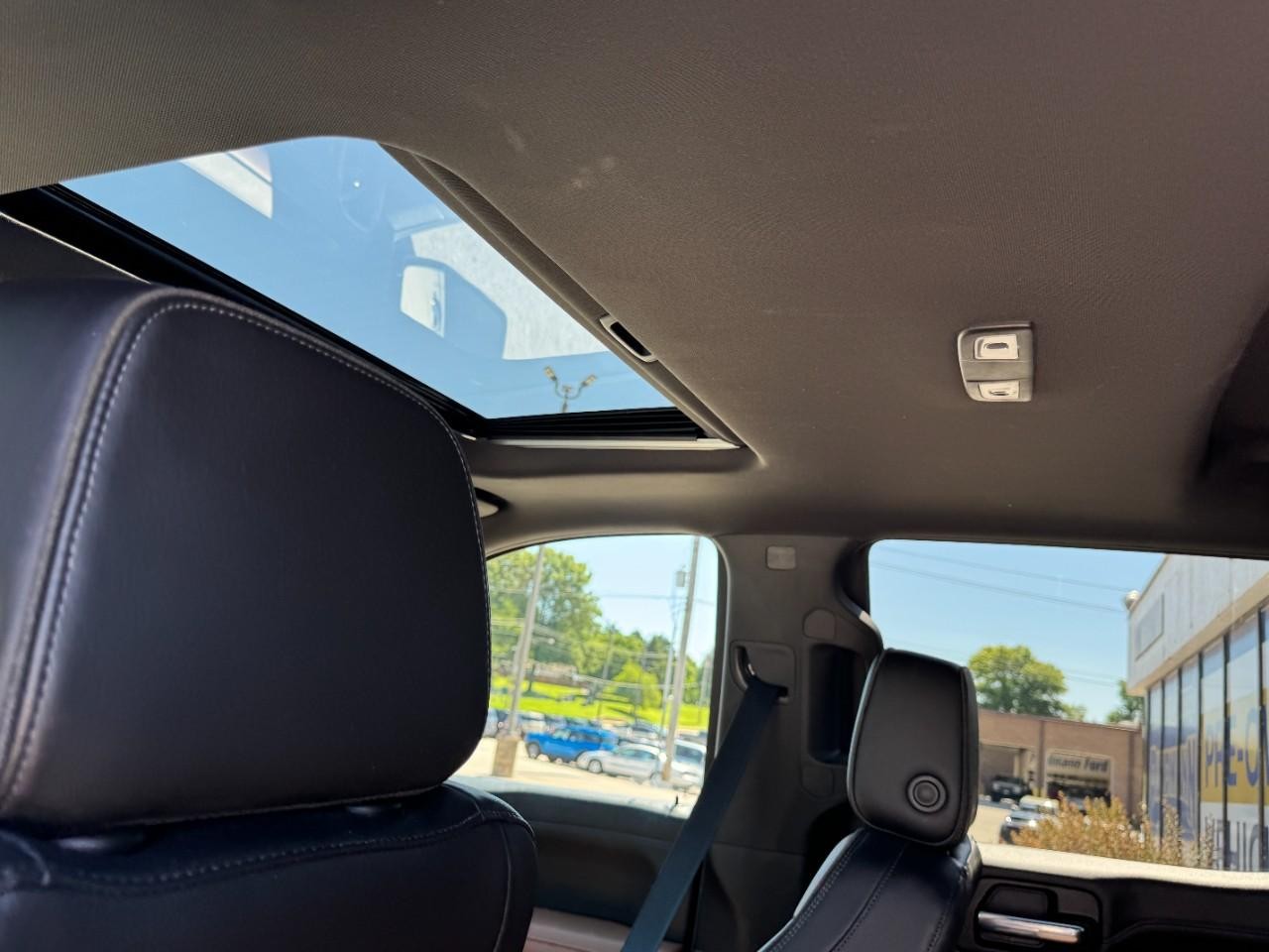 Chevrolet Silverado 1500 LTD Vehicle Full-screen Gallery Image 11