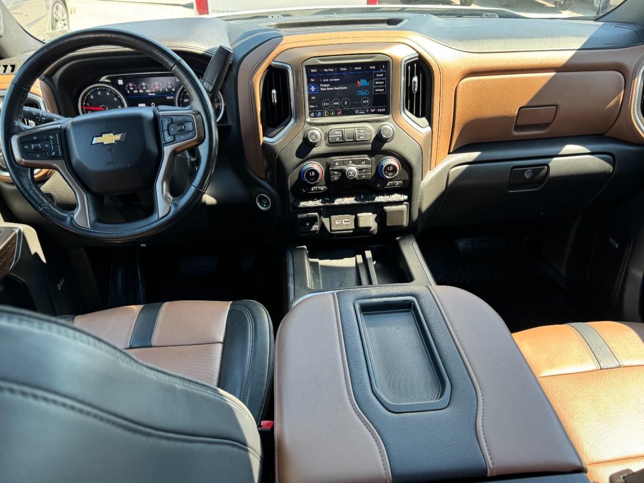 Chevrolet Silverado 1500 LTD Vehicle Full-screen Gallery Image 12