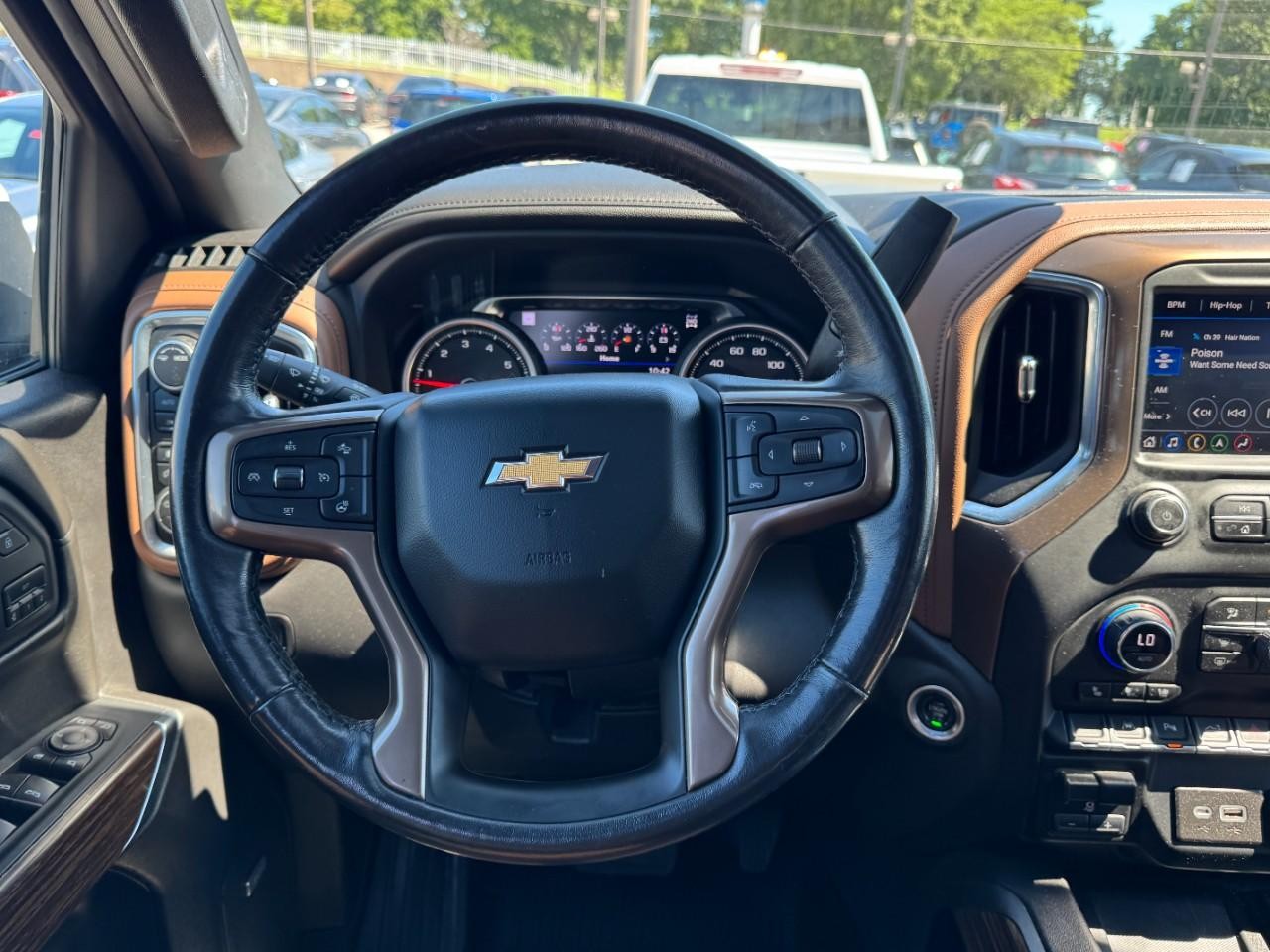 Chevrolet Silverado 1500 LTD Vehicle Full-screen Gallery Image 13